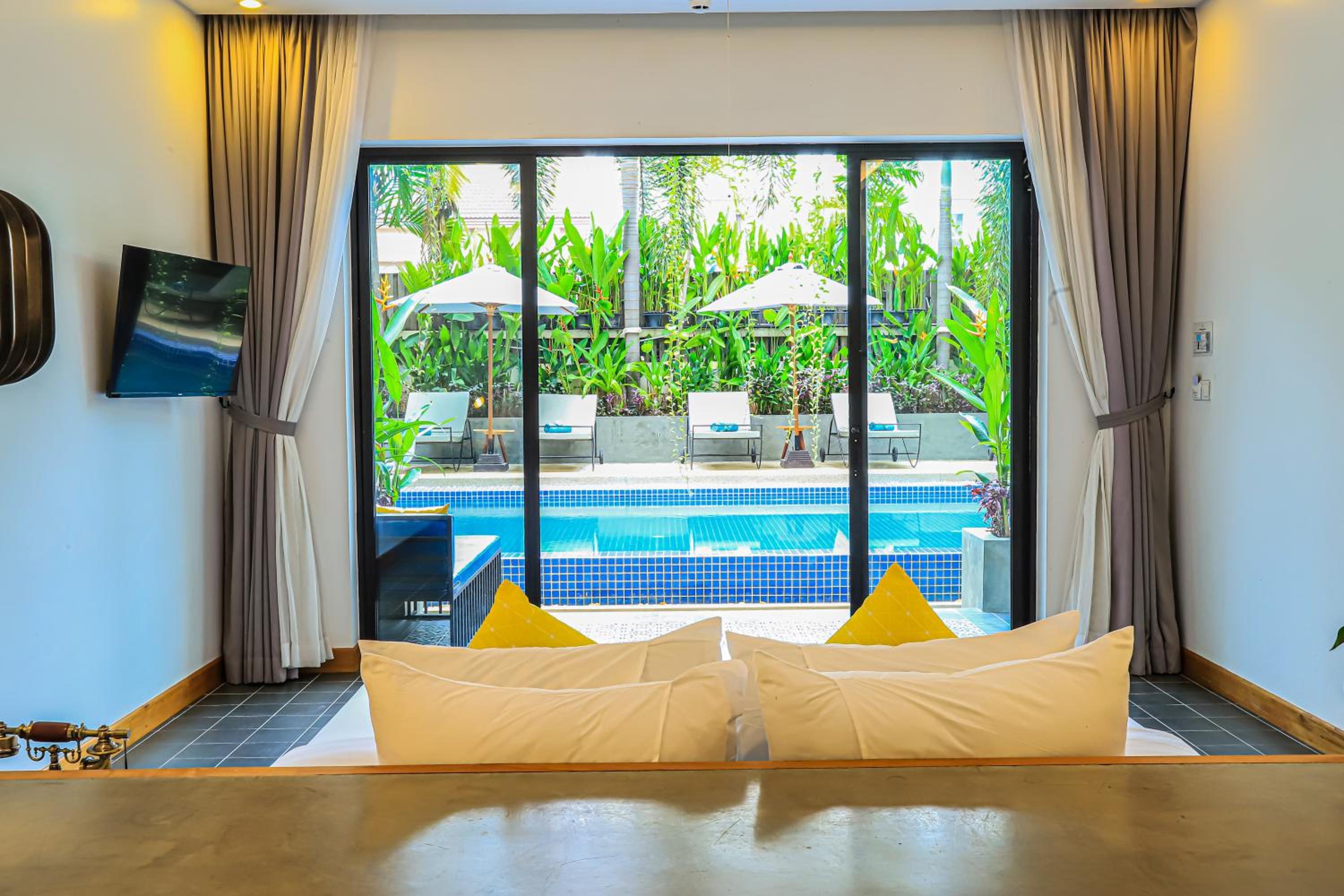 Cabana Room Pool Access  - Photo 2