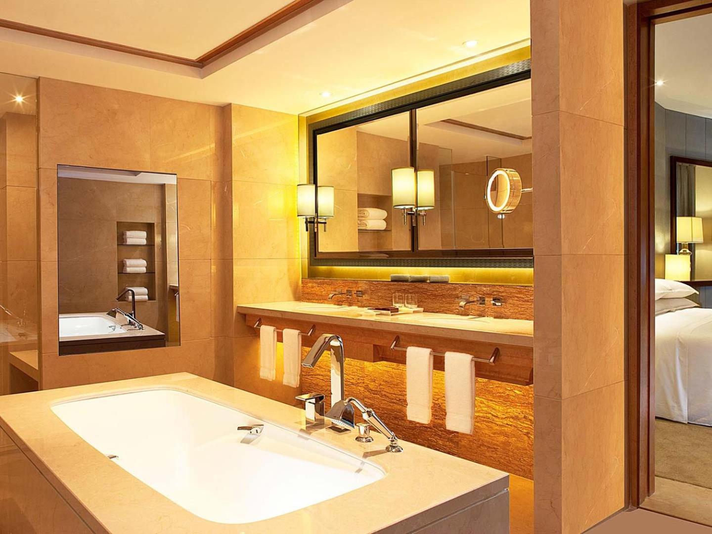 Deluxe Garden View Suite, Club level, Suite, 1 King          photo 3