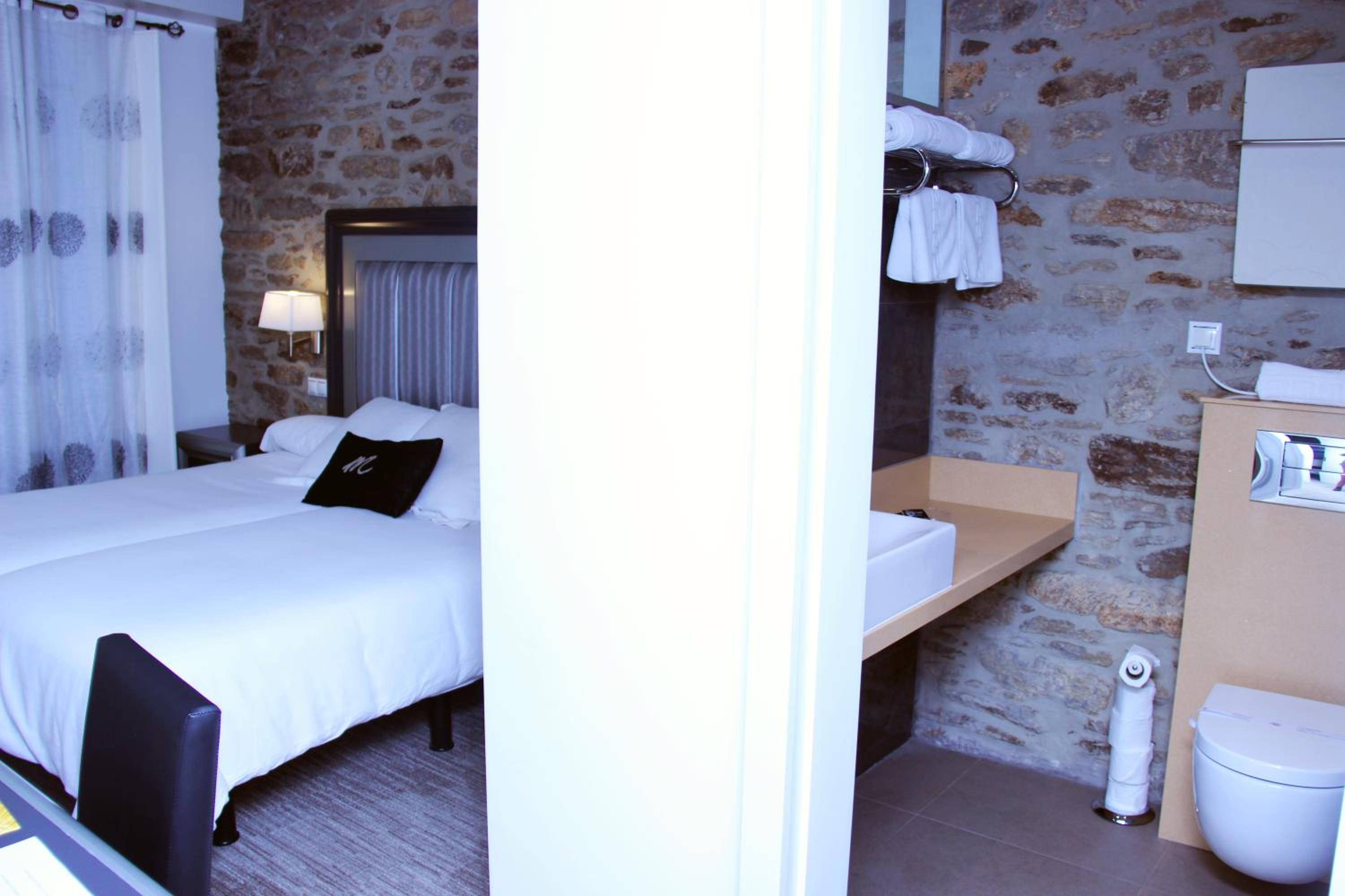 Deluxe Twin Room photo 3