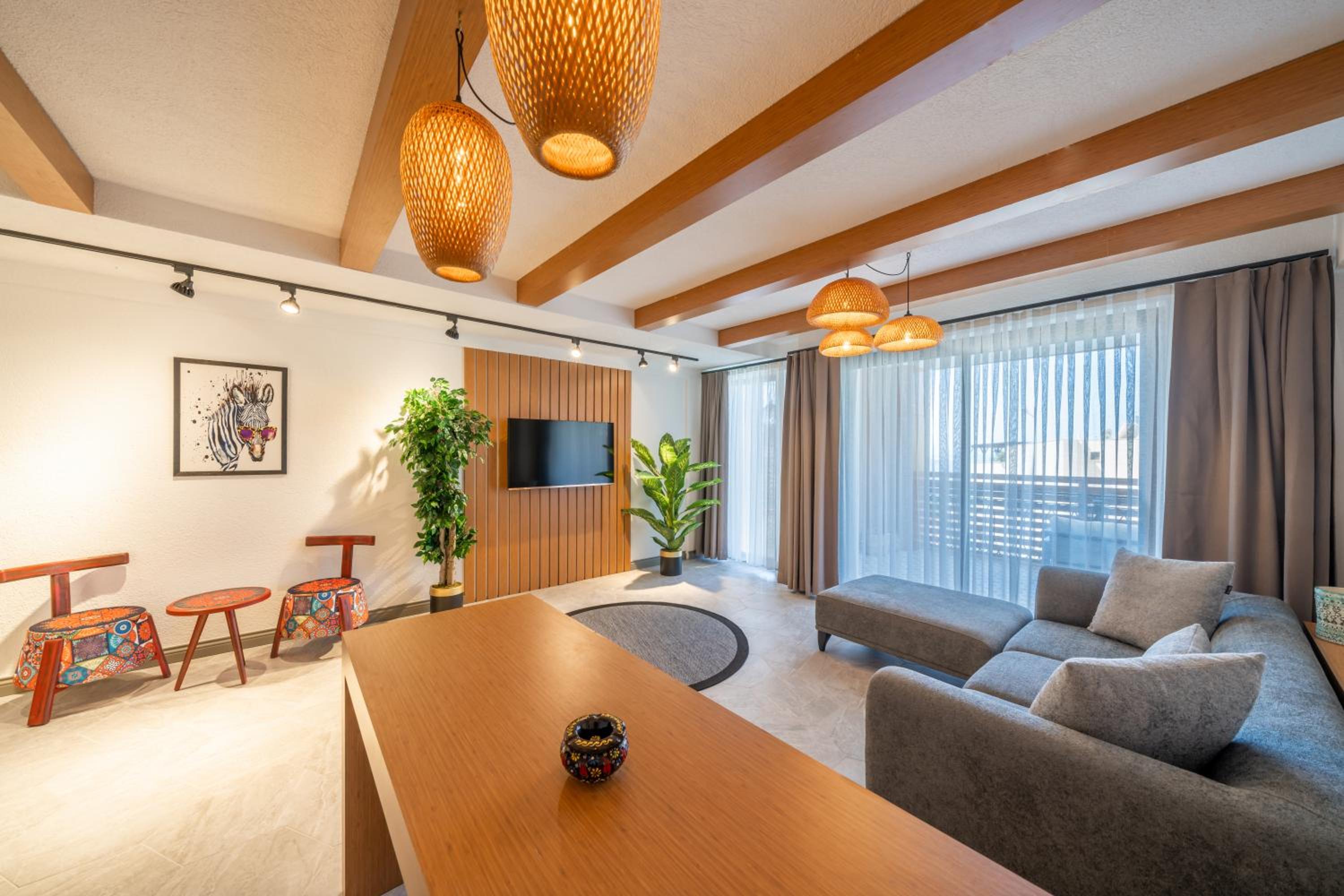Deluxe Double Room with Sea View - Photo 8