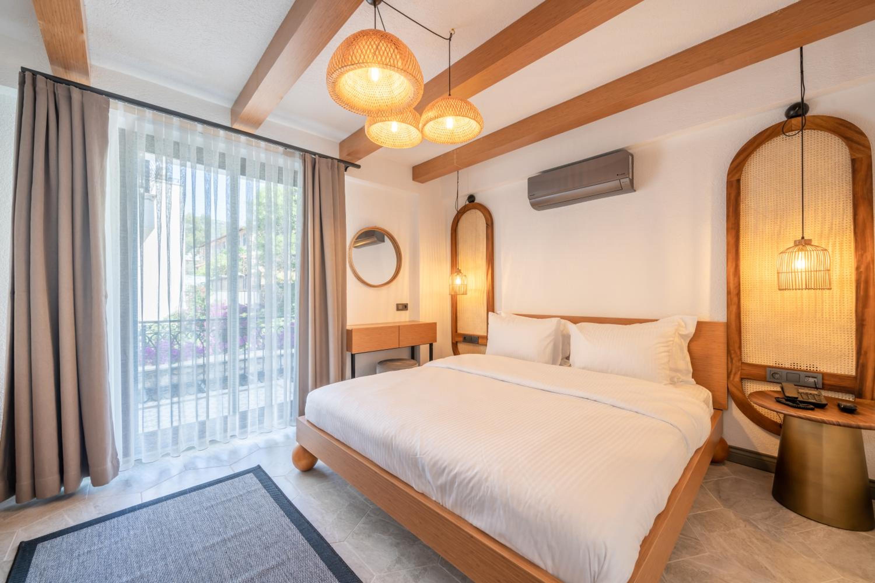 Deluxe Double Room with Sea View - Photo 7