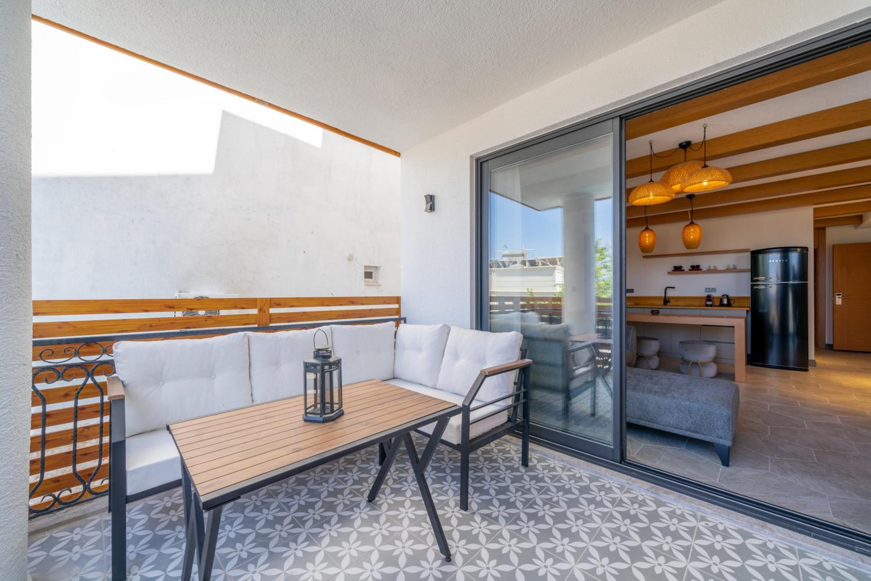 Deluxe Double Room with Sea View - Photo 3