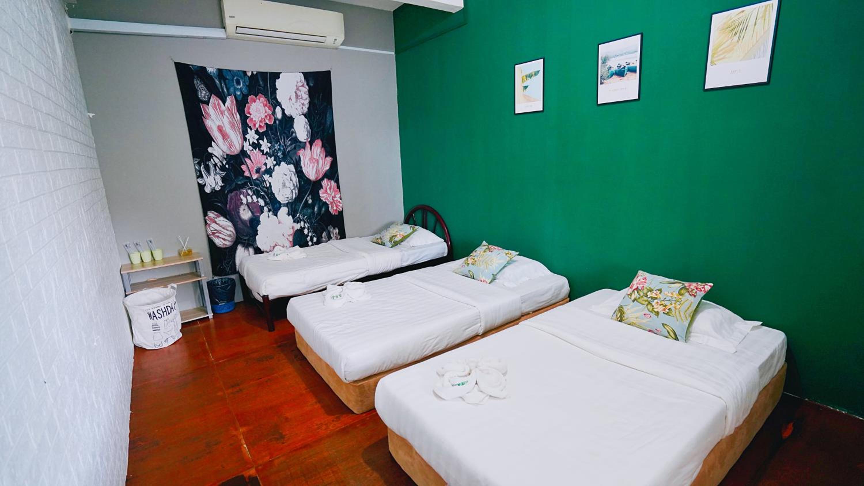 Triple Room With Shared Bathroom photo 2