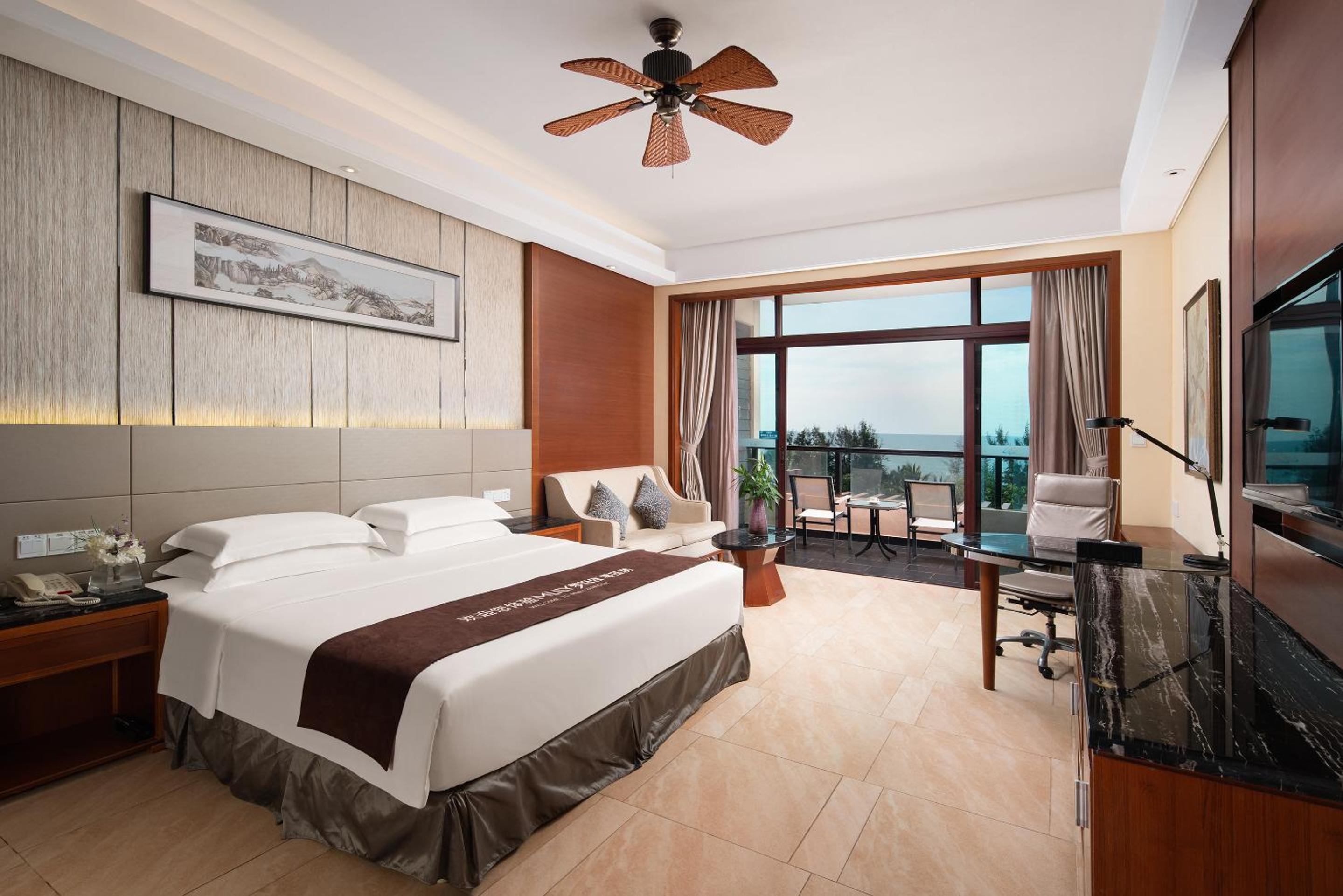 Deluxe King Room photo 2