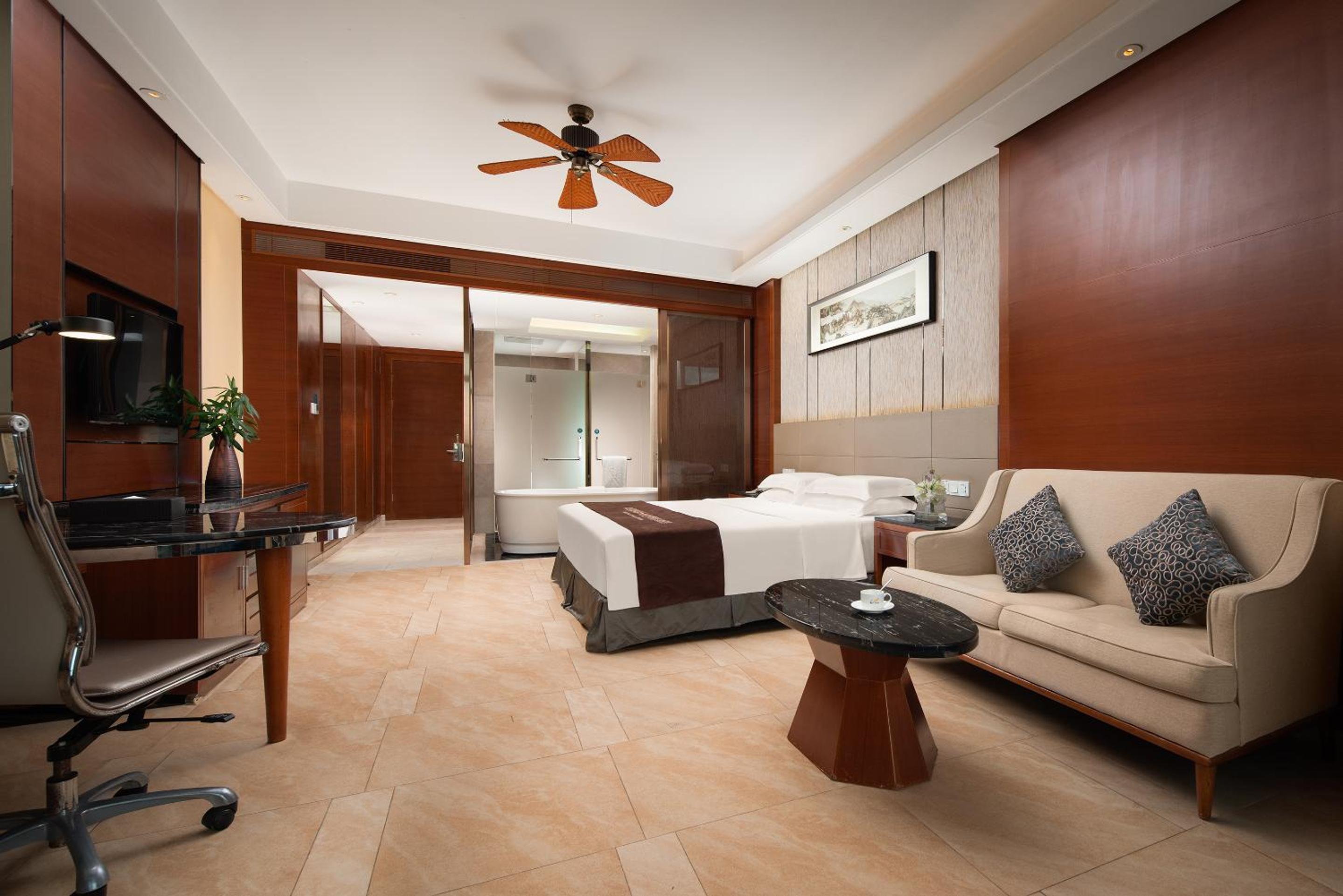 Deluxe King Room photo 3