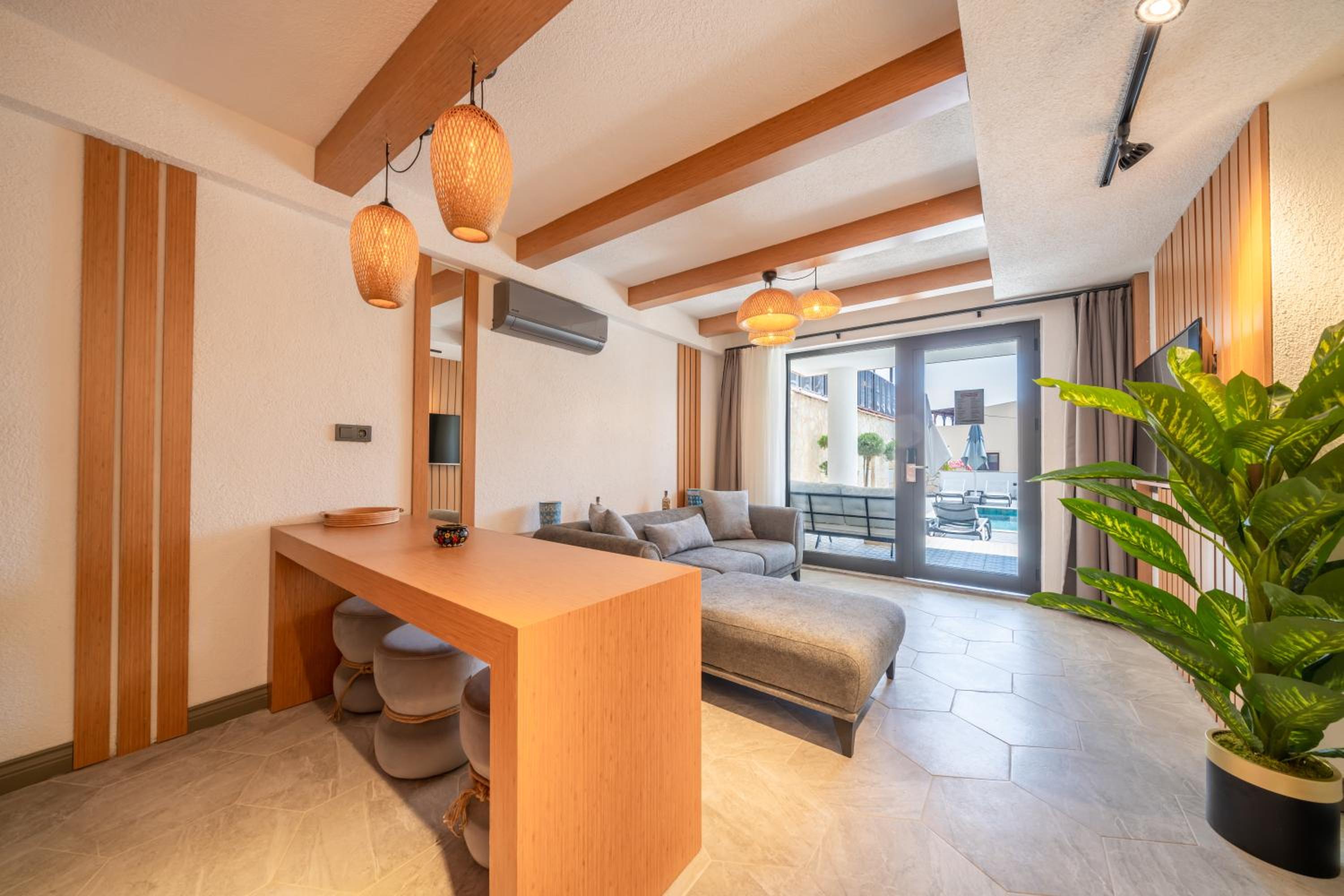 Double Room with Pool View - Photo 1