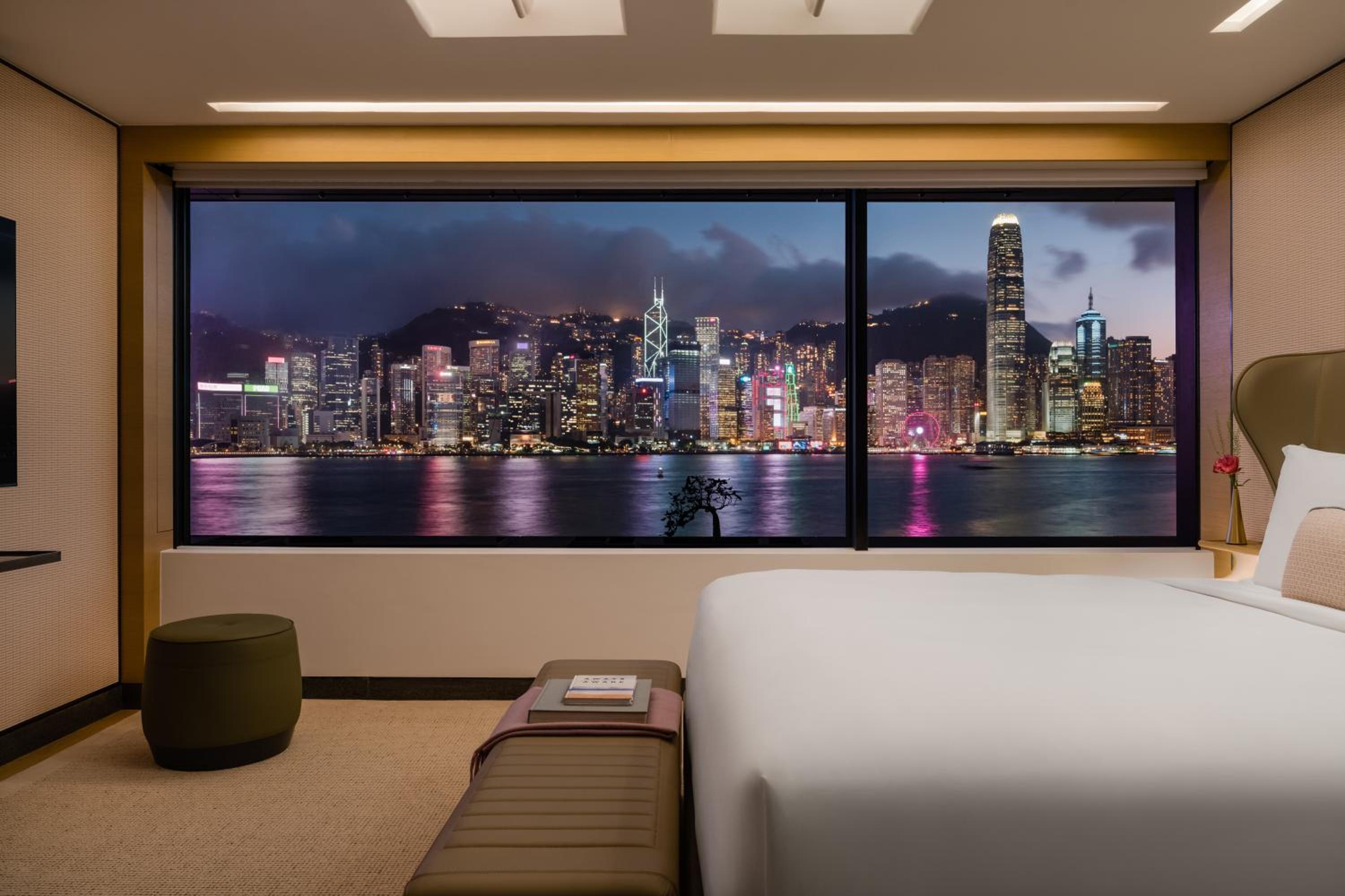 One-Bedroom Suite Harbor View - Regent Club Access thumbnail 6