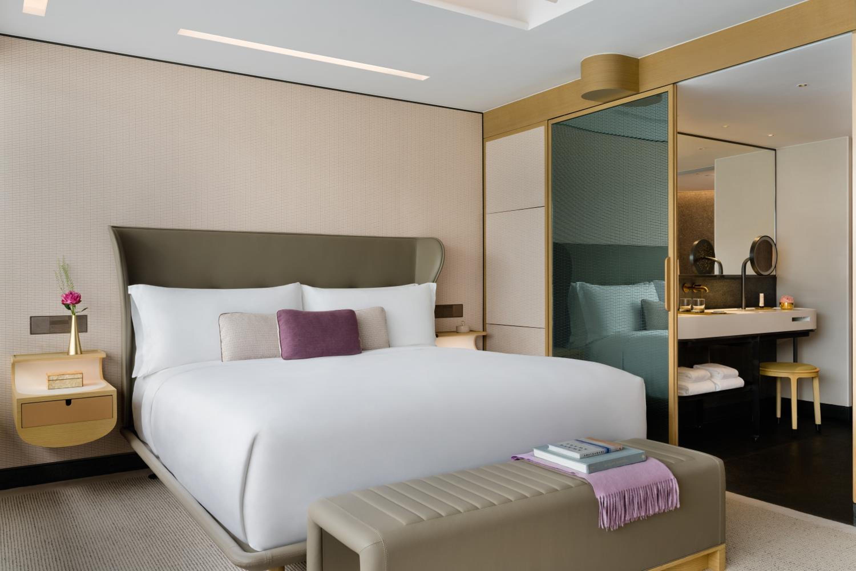 One-Bedroom Suite Harbor View - Regent Club Access