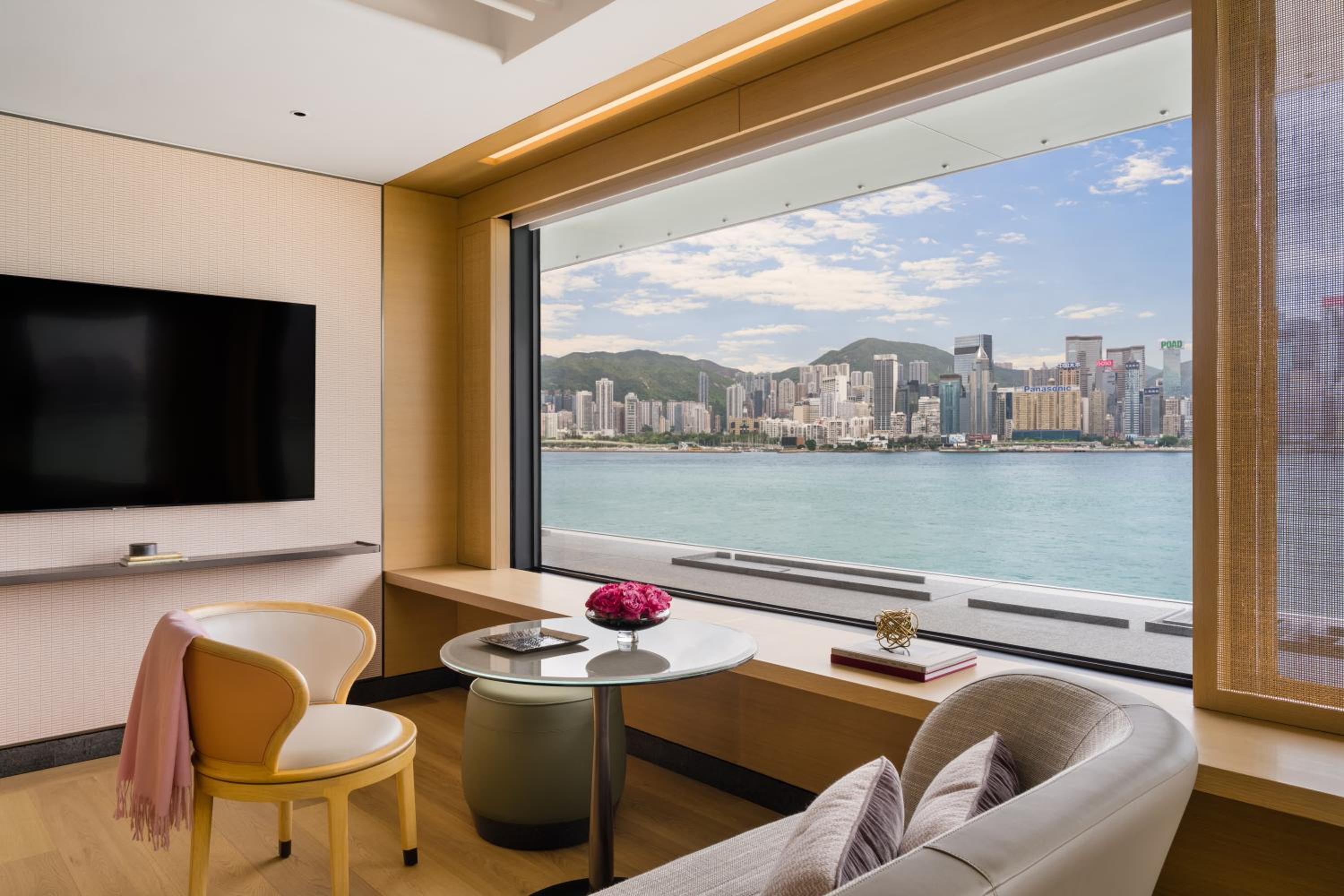 One-Bedroom Suite Harbor View - Regent Club Access