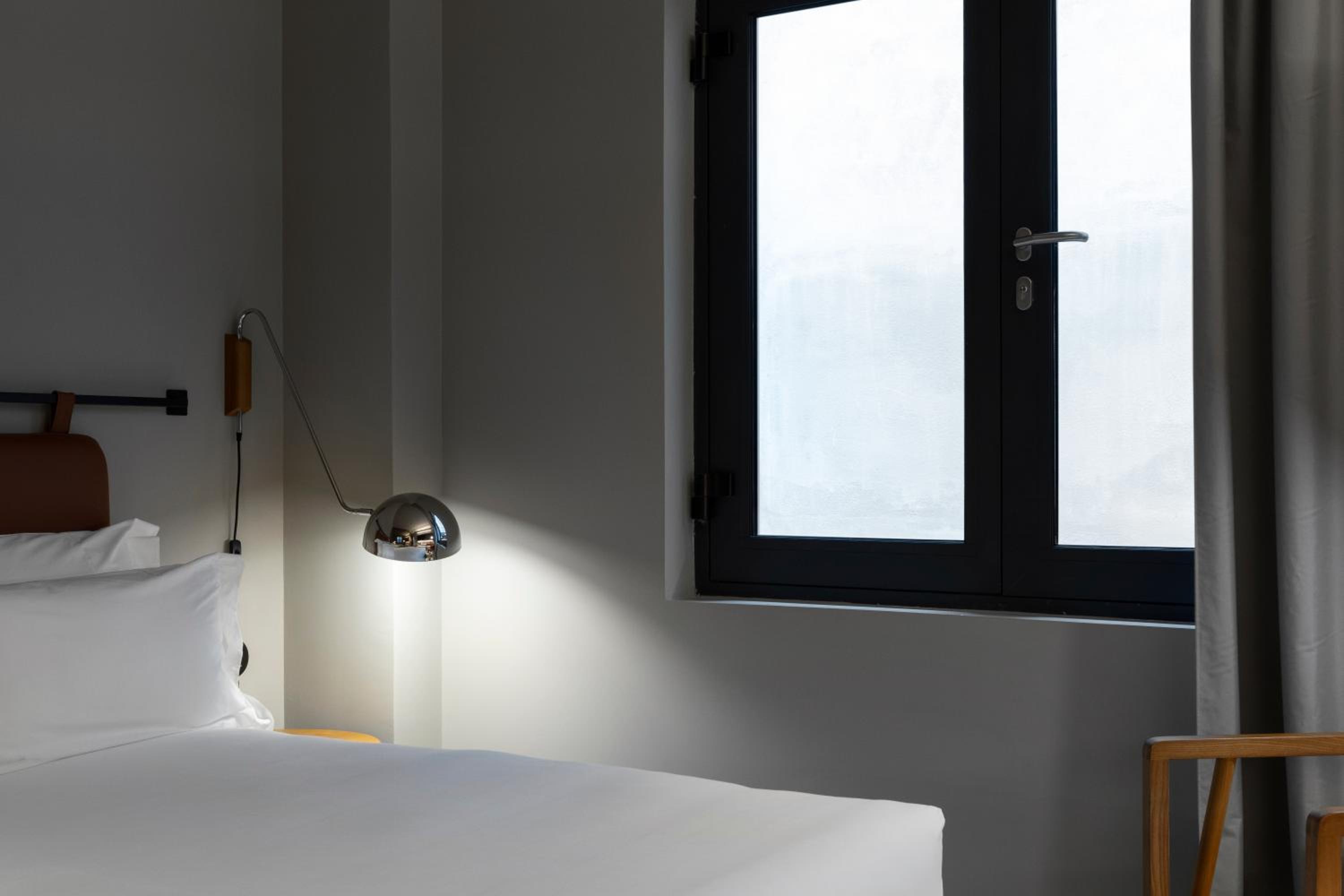Standard Double or Twin Room - Photo 11
