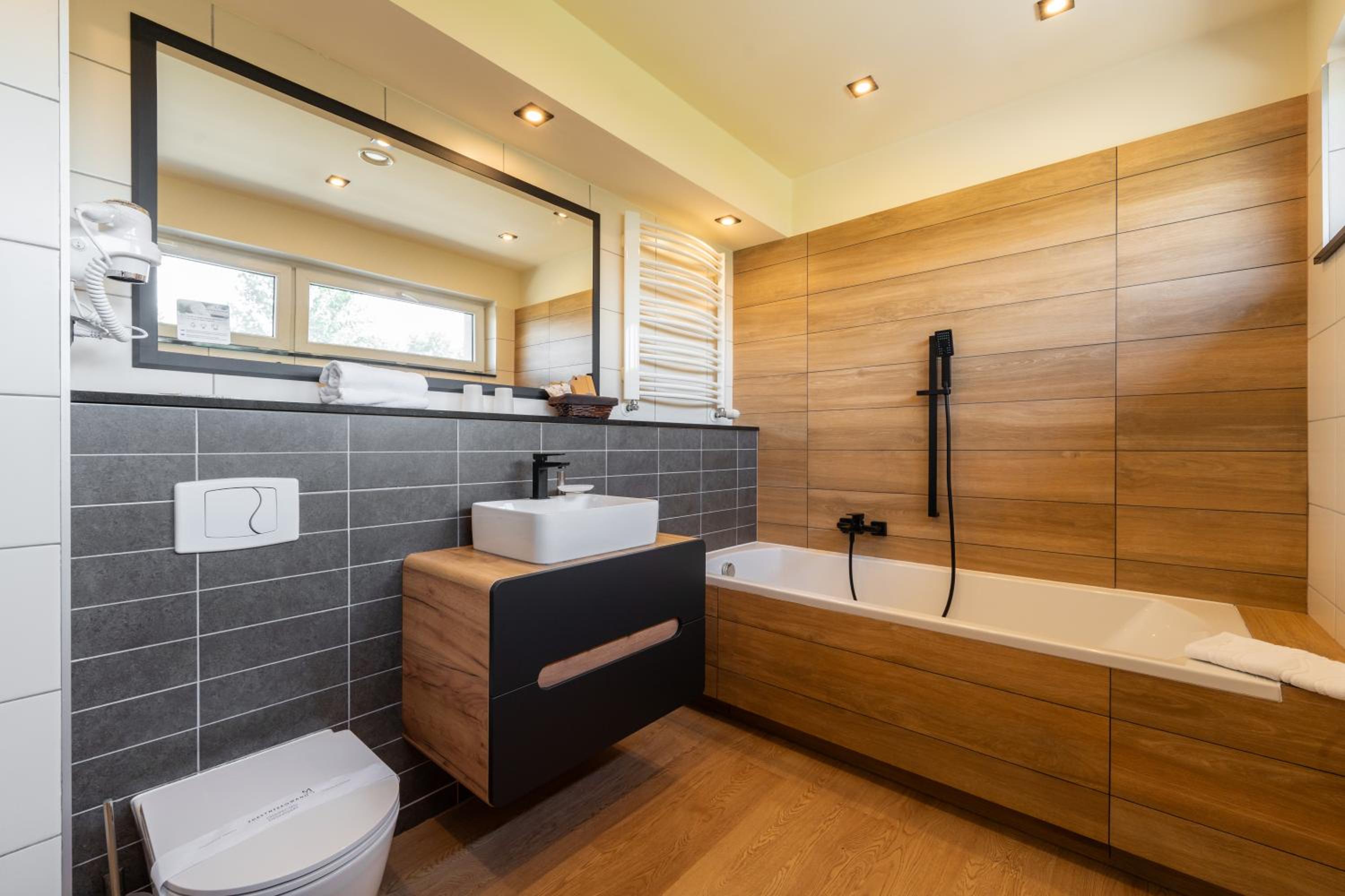 Double Room with Bath - Photo 2
