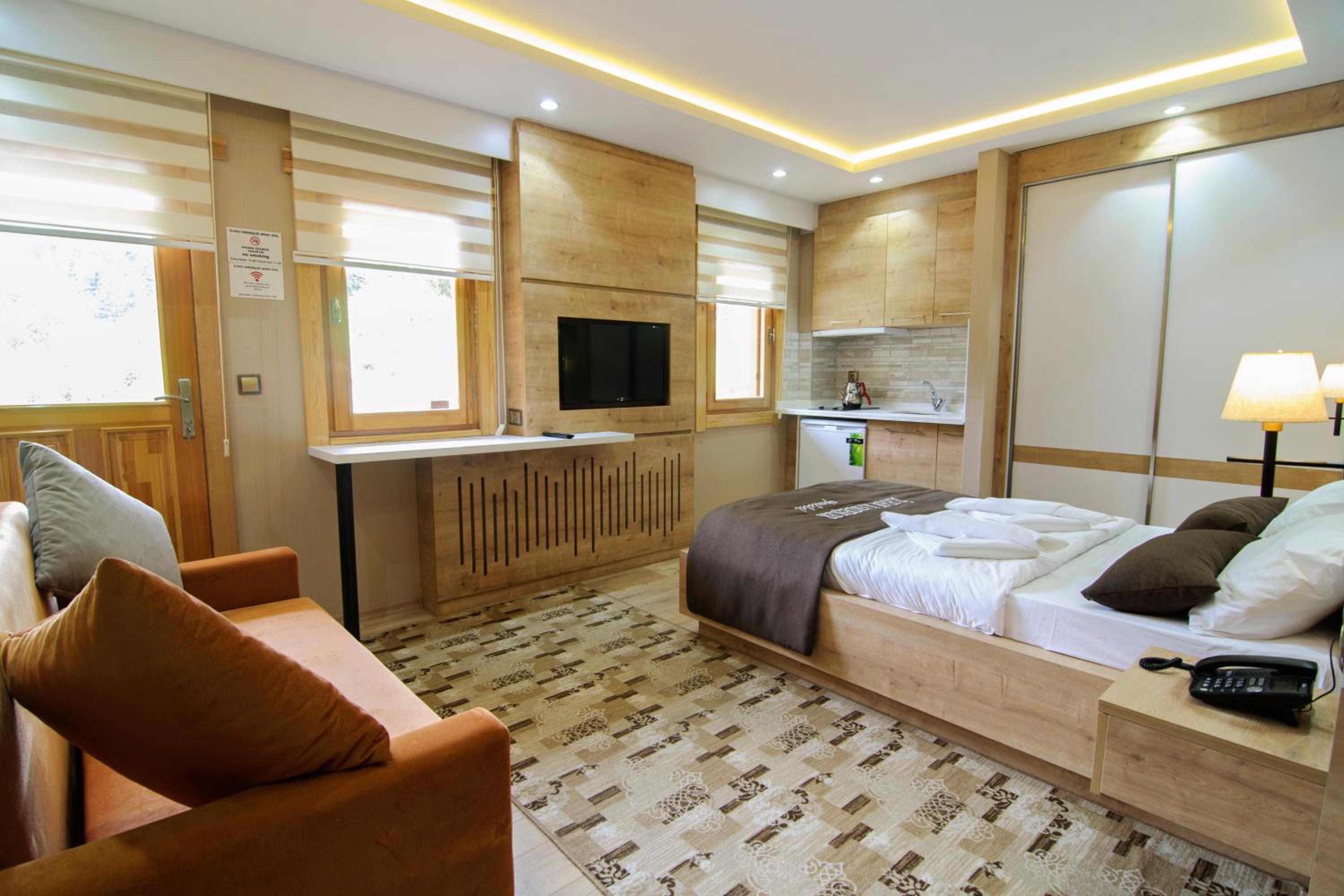 Deluxe Double Room with Lake View and Kitchenette