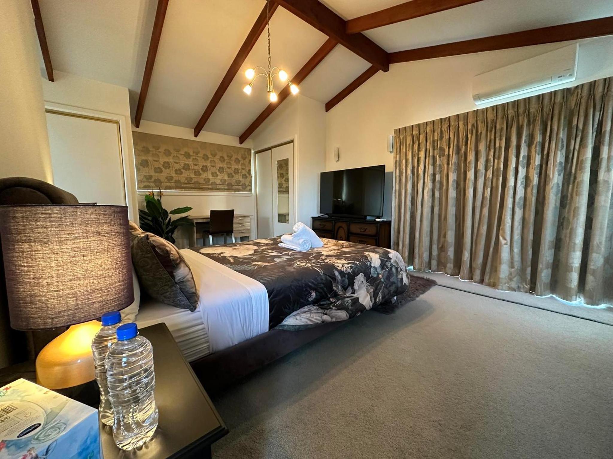 Deluxe Double Room with Bath photo 1