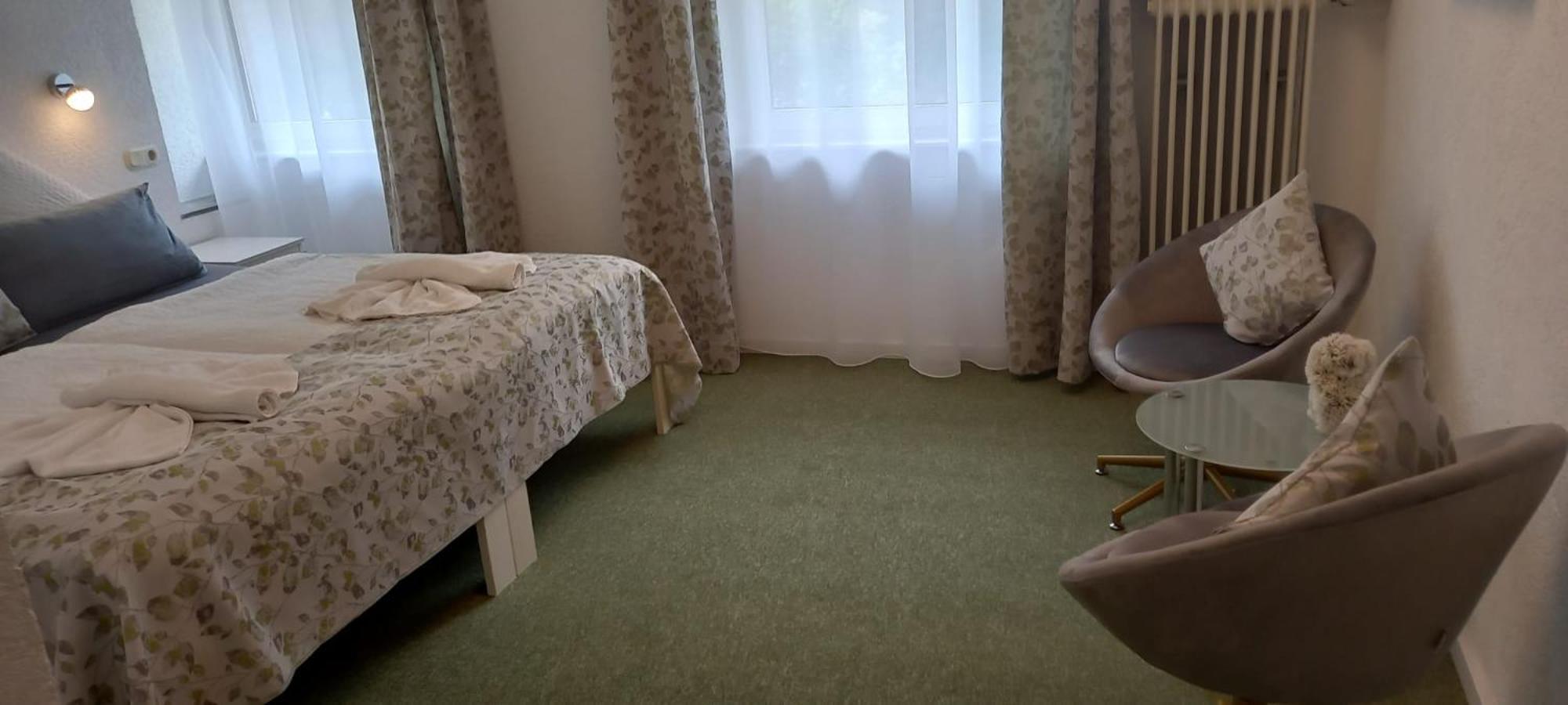 Economy Twin Room photo 2