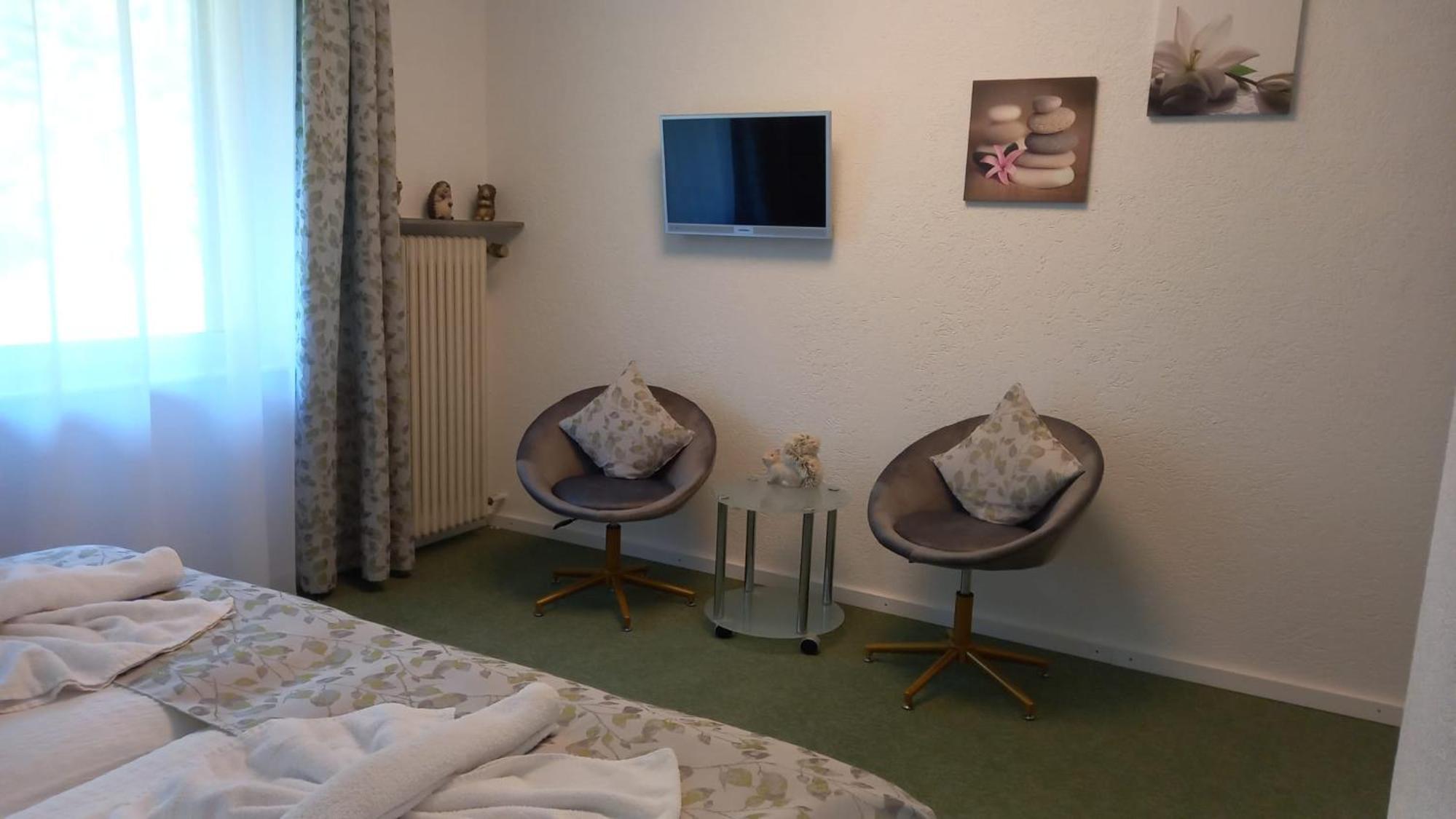 Economy Twin Room photo 3