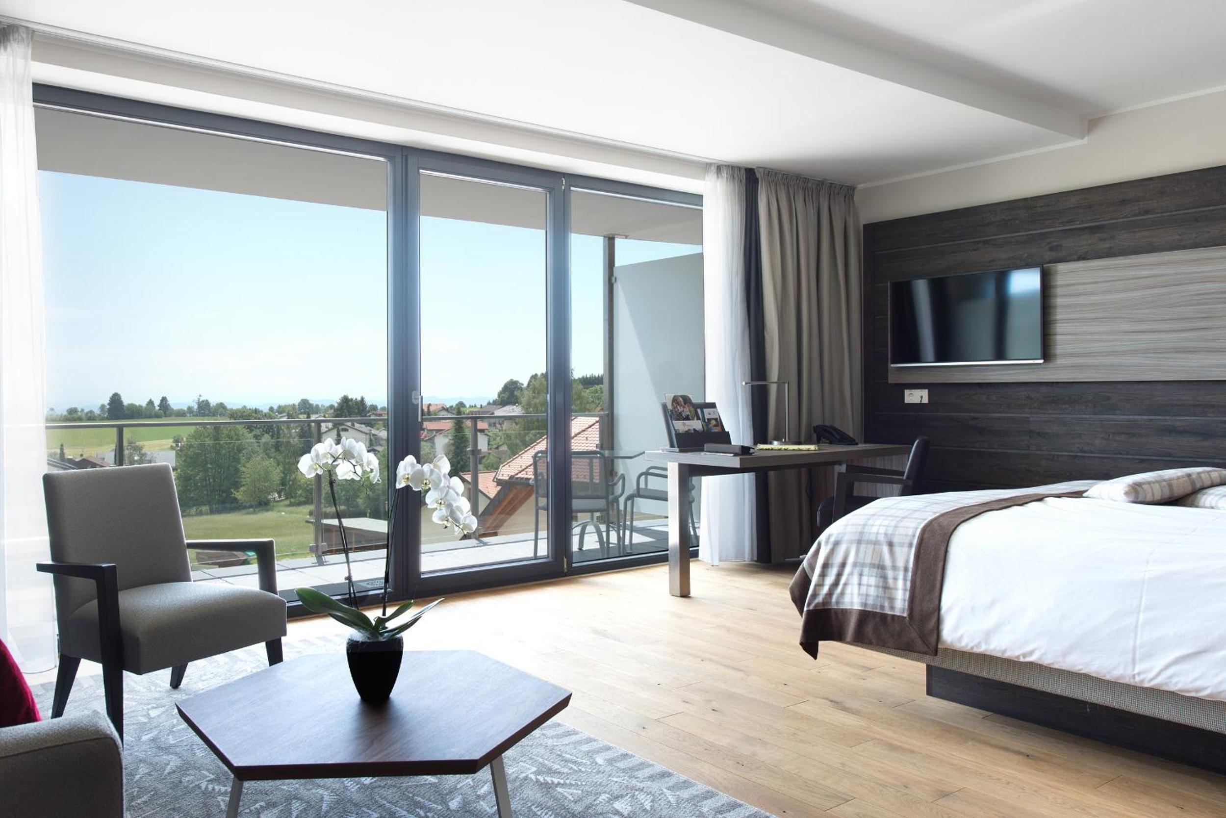 Junior Suite with Balcony and Panorama View  photo 2