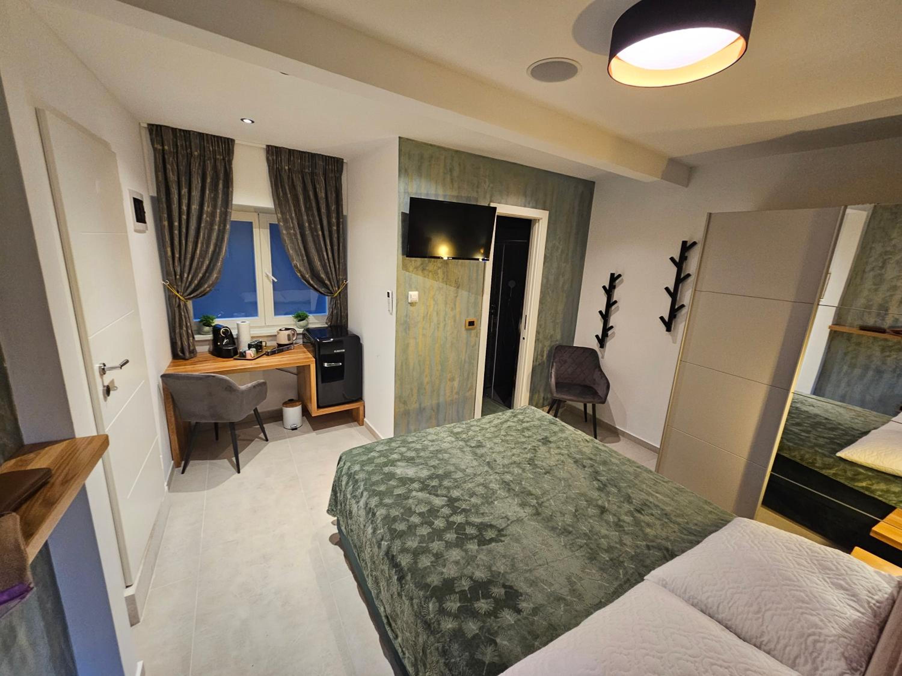 Deluxe Double Room With Shower