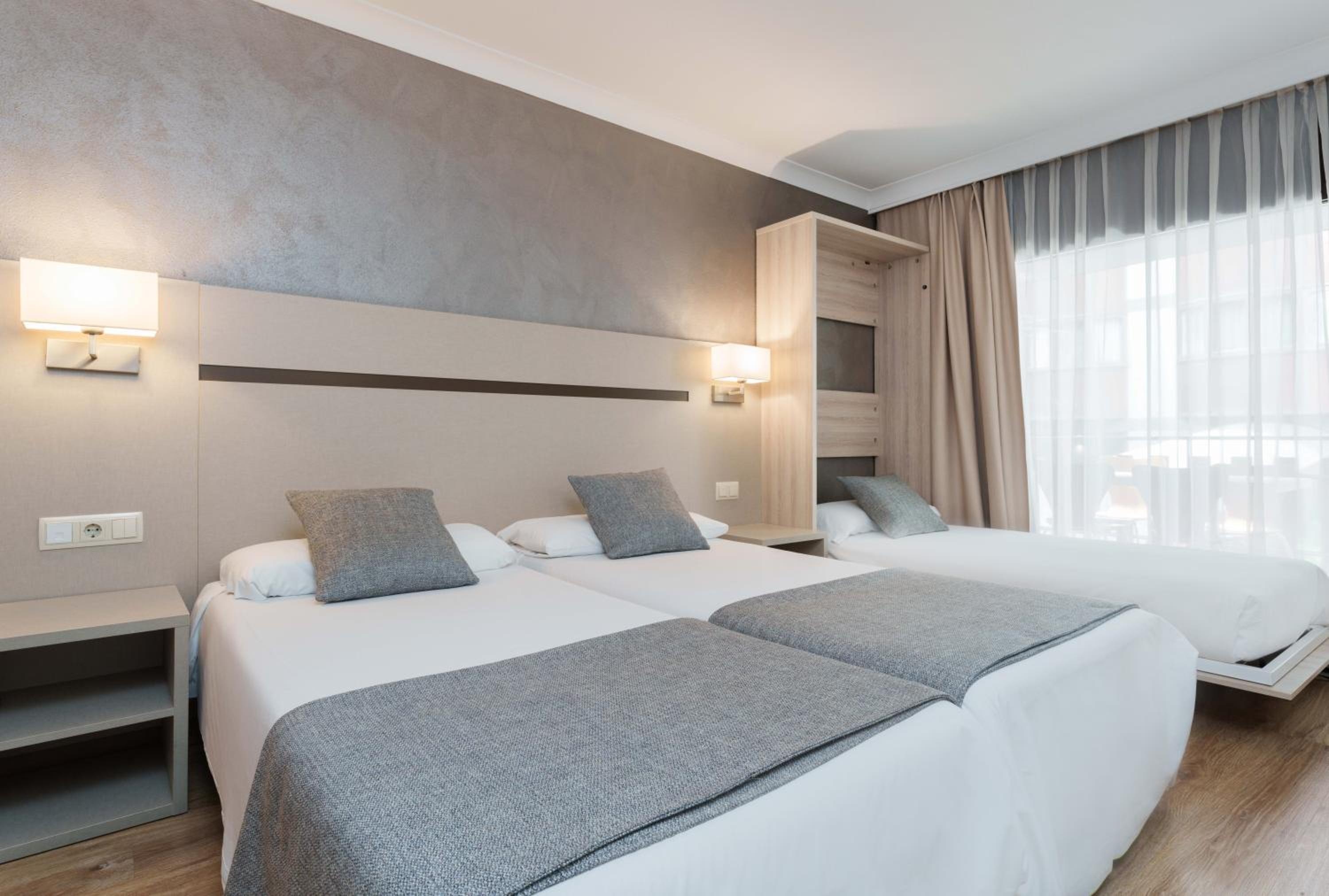Triple Room with Terrace photo 2