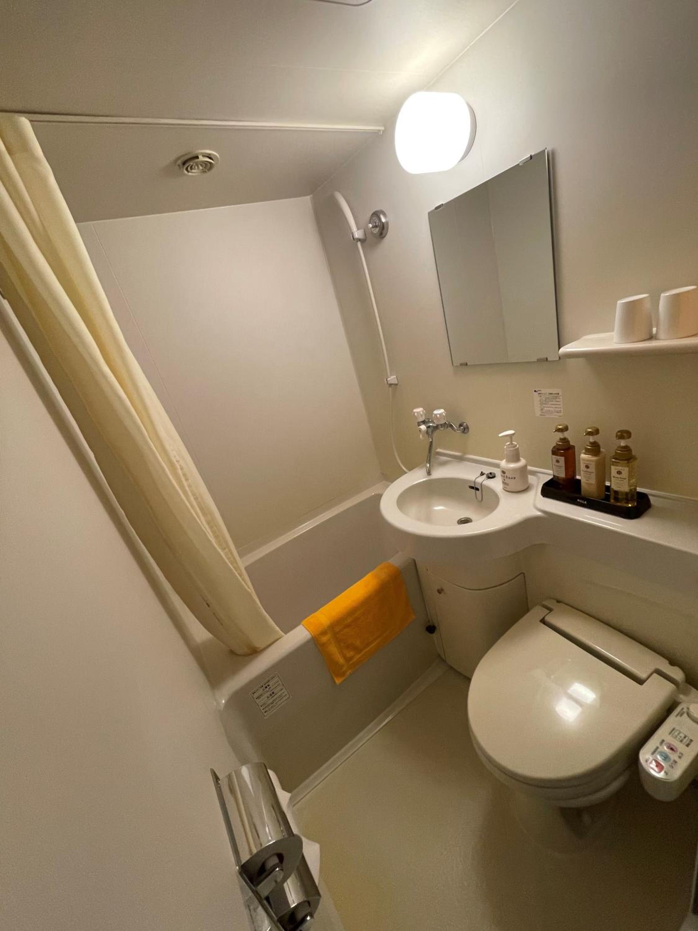 Twin Room - Non-Smoking - Photo 2