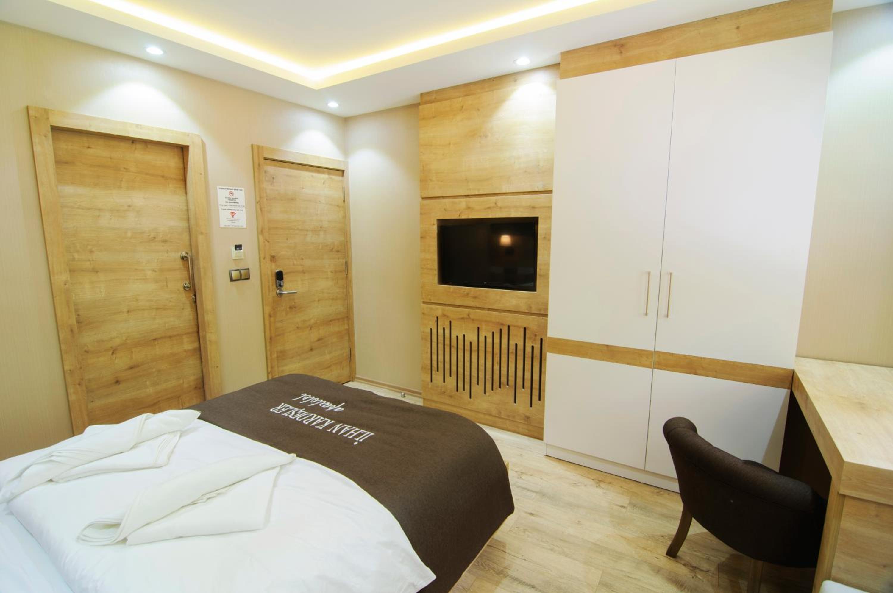 Three-Bedroom Apartment - Photo 6