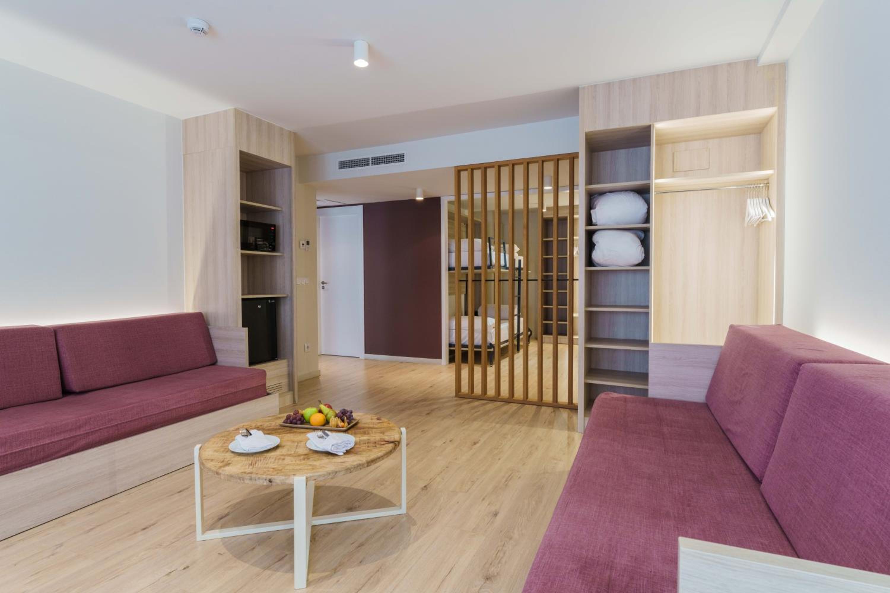 Deluxe Family Room photo 1