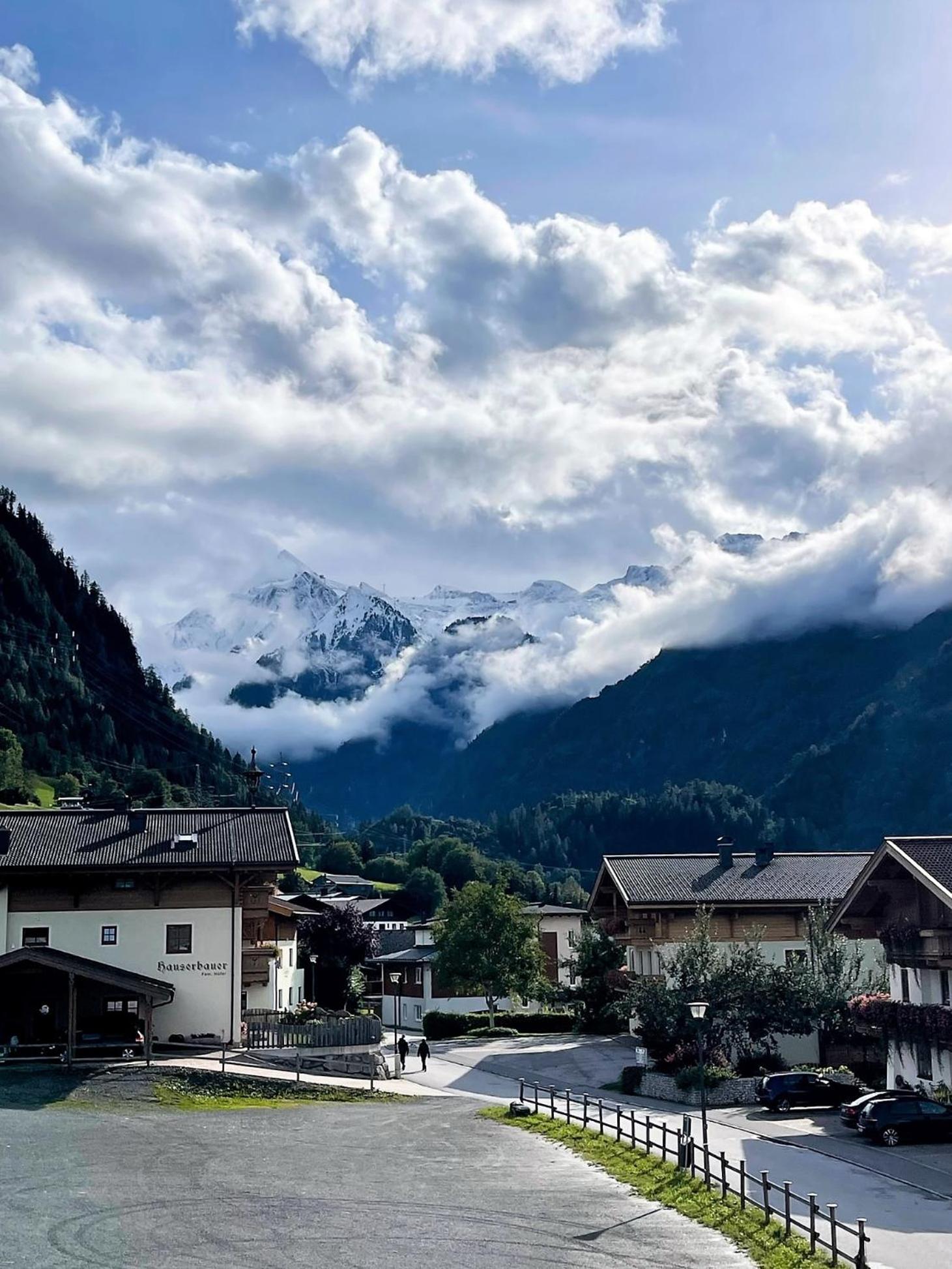 Apartment with Mountain View