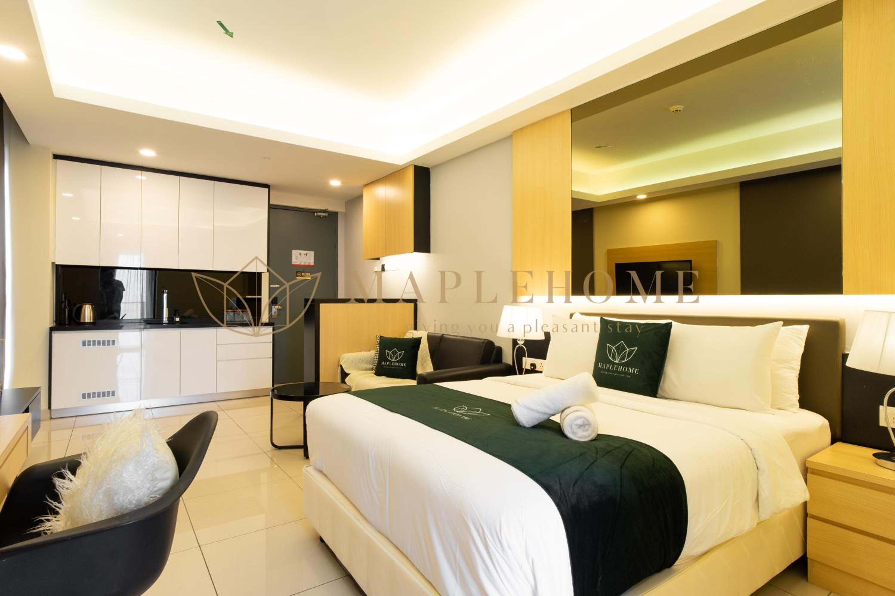 Premier Queen Suite - Photo 15