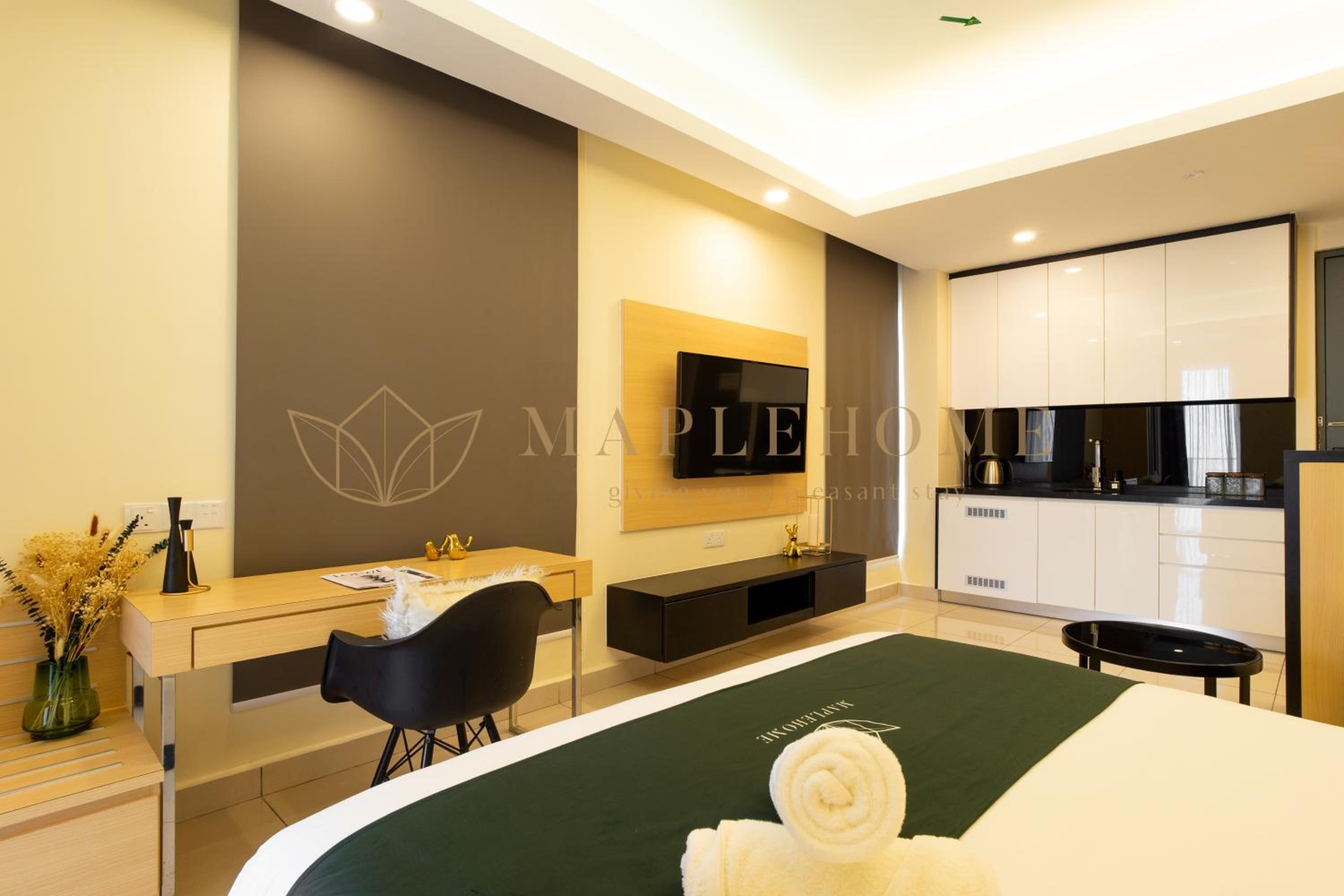 Premier Queen Suite - Photo 16