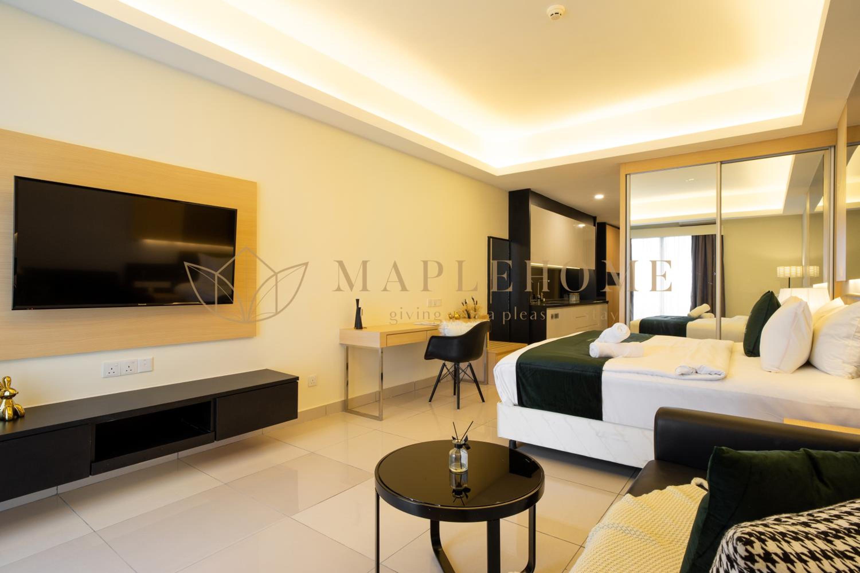 Premier Queen Suite - Photo 3