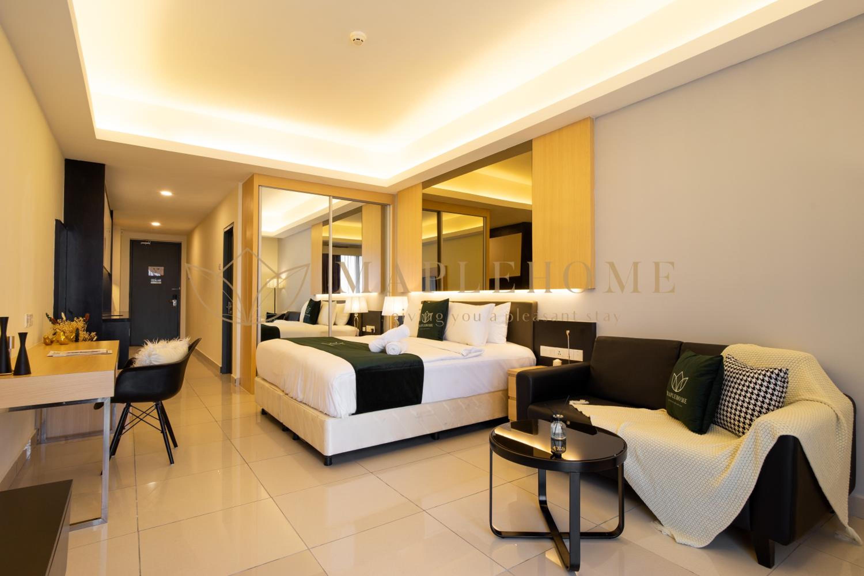 Premier Queen Suite - Photo 2