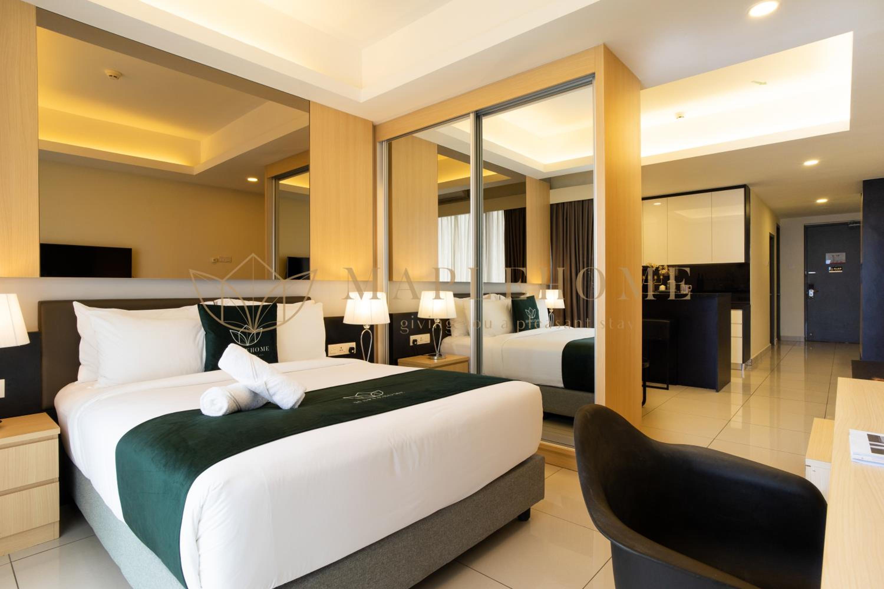 Premier Queen Suite - Photo 5