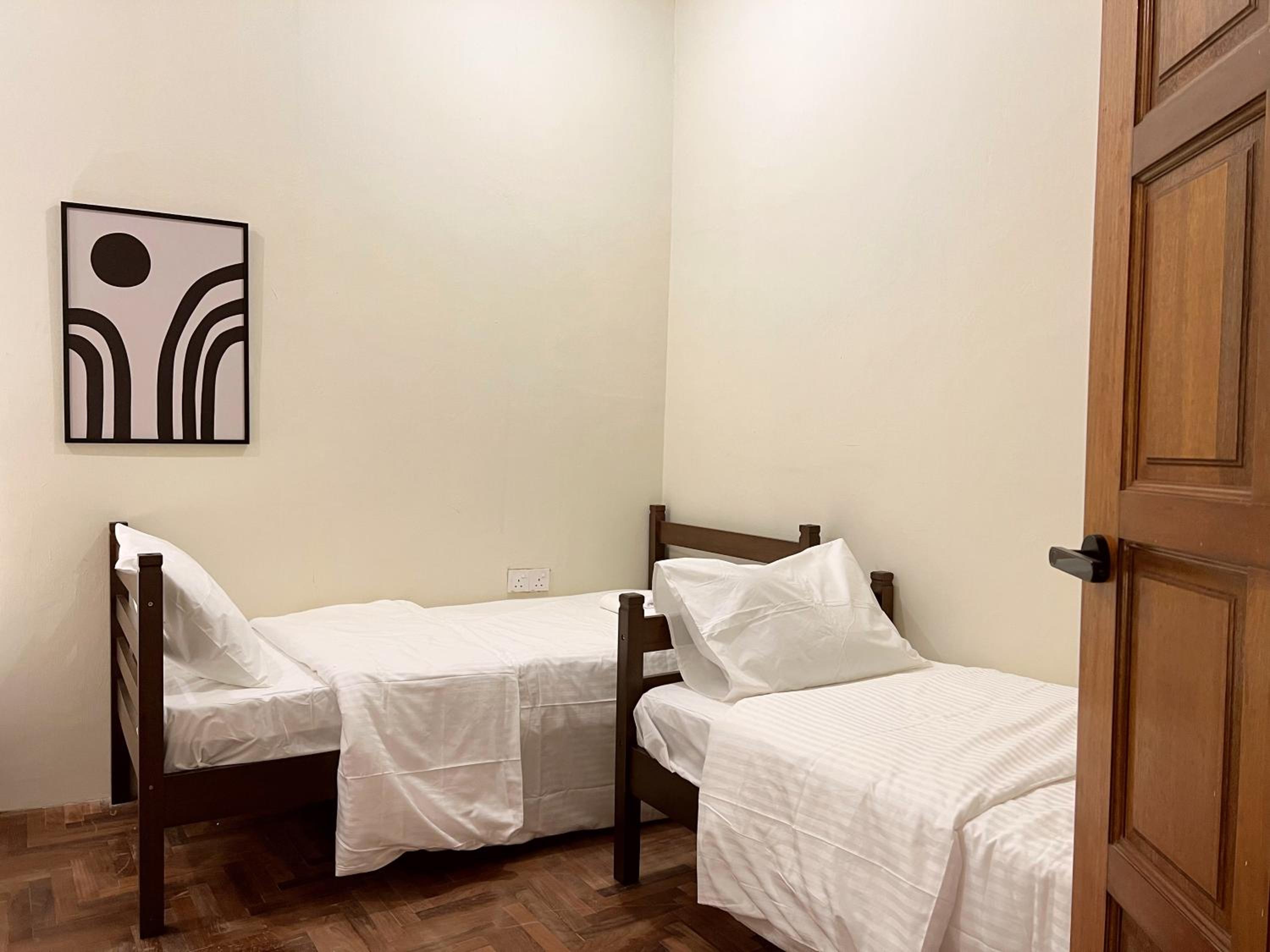 Basic Triple Room with Shared Bathroom