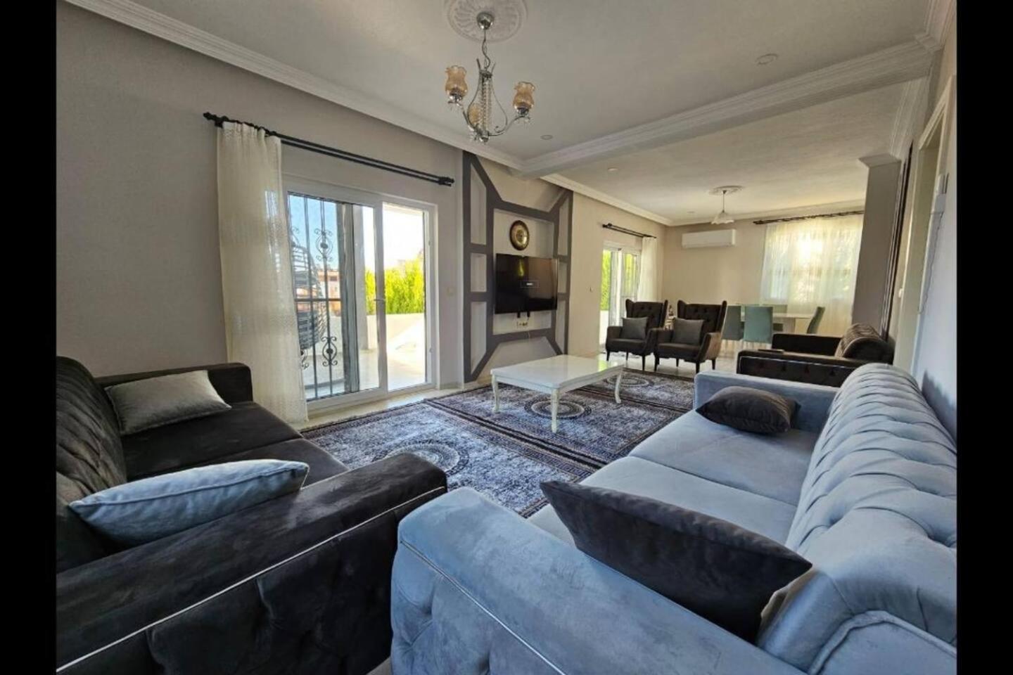 Villa photo 2