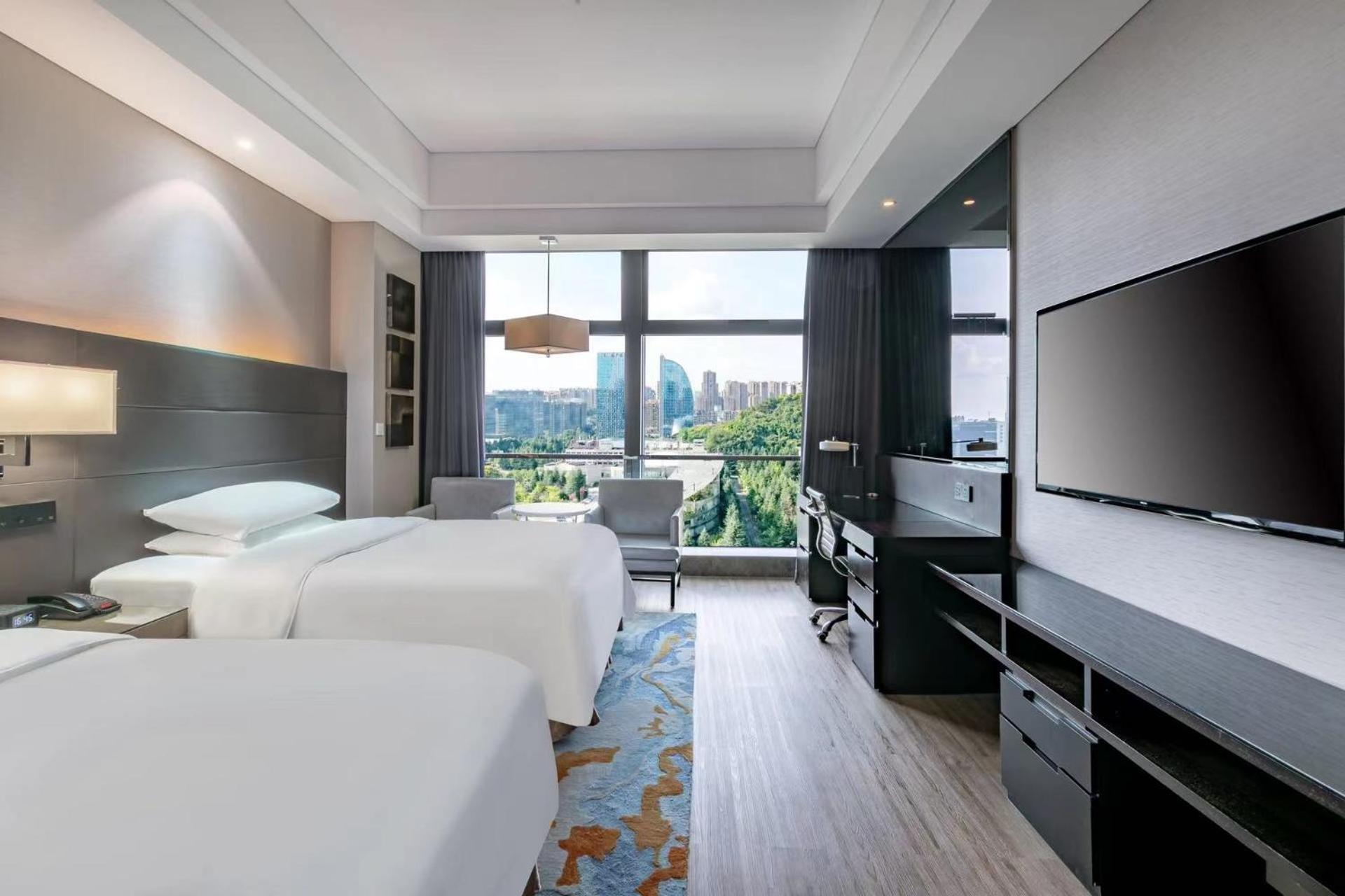 Premier Double Room with Two Double Beds and City View - Photo 3