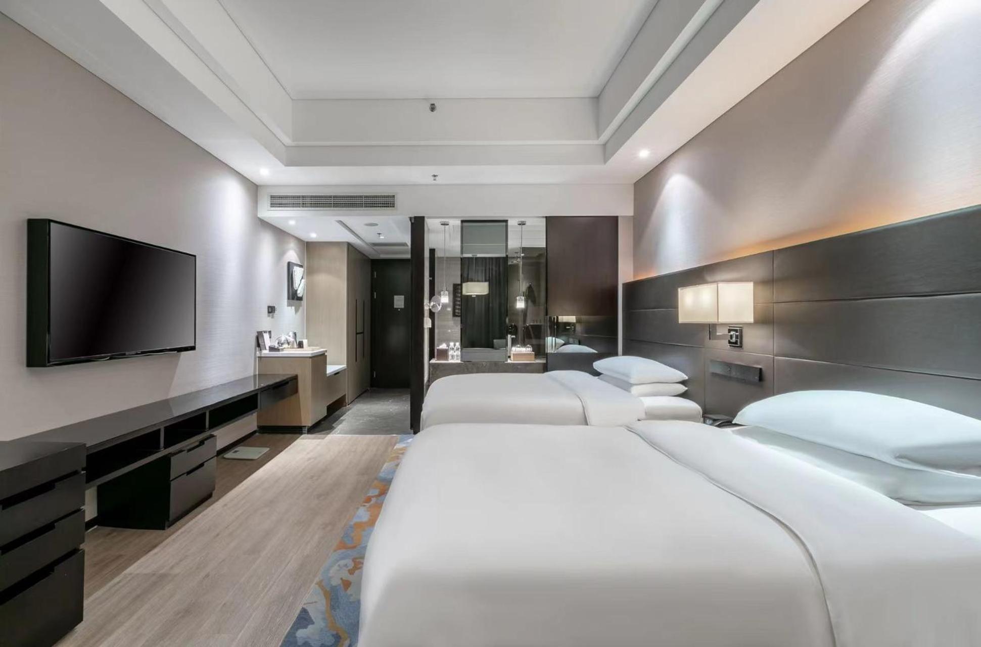 Premier Double Room with Two Double Beds and City View - Photo 1