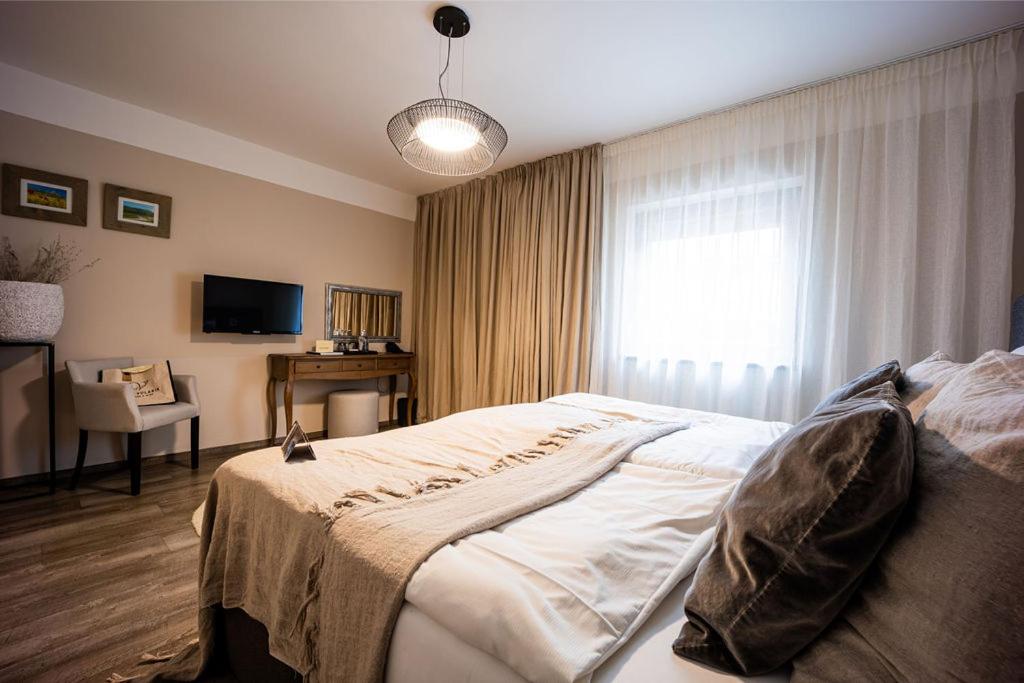 Economy Double or Twin Room photo 3