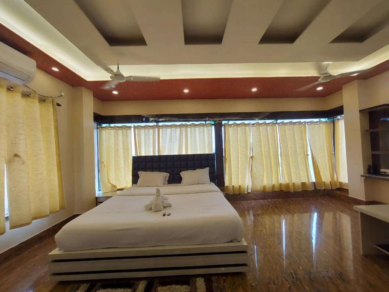 Junior Suite with Garden View