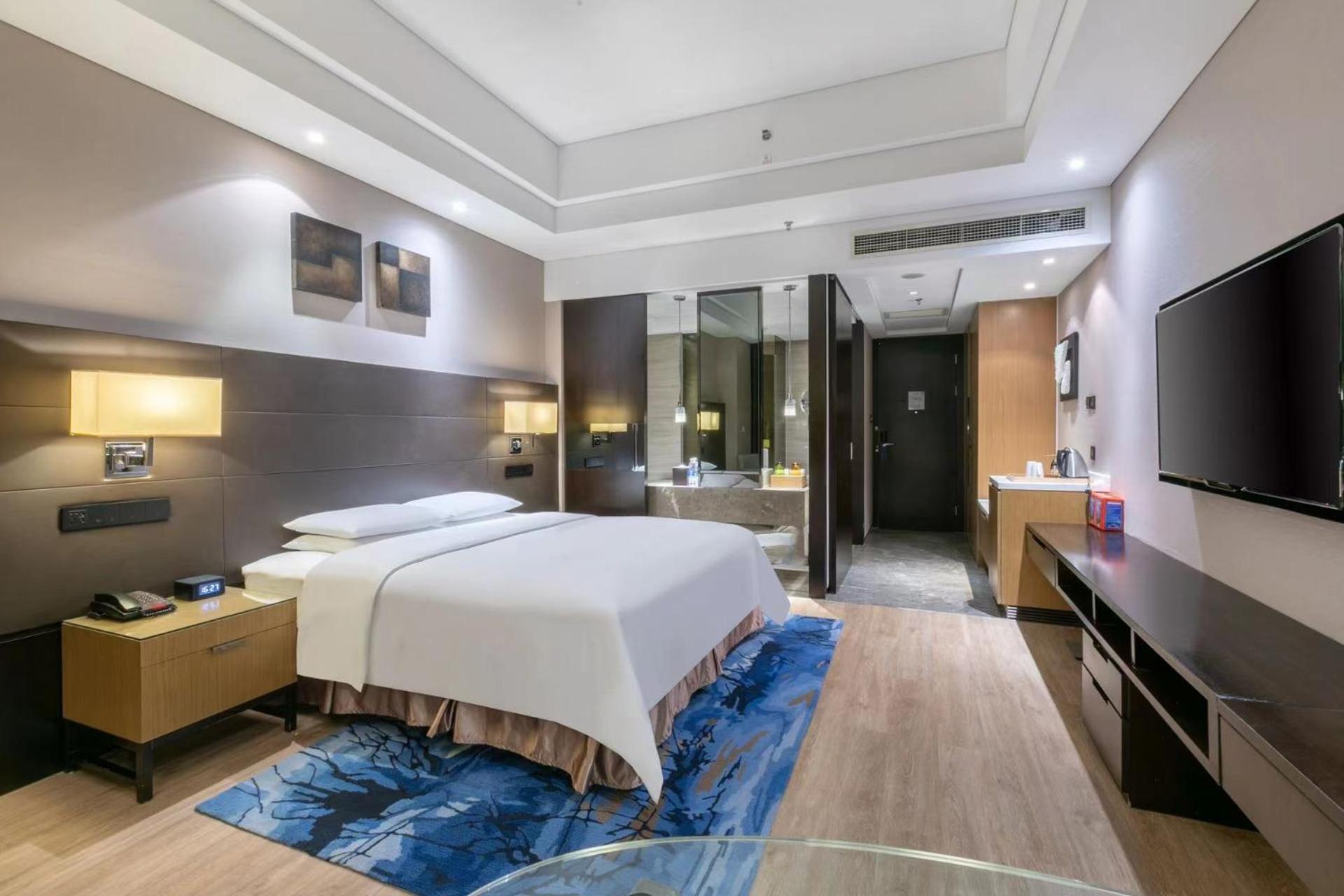 King or Twin Room with City View - Photo 1