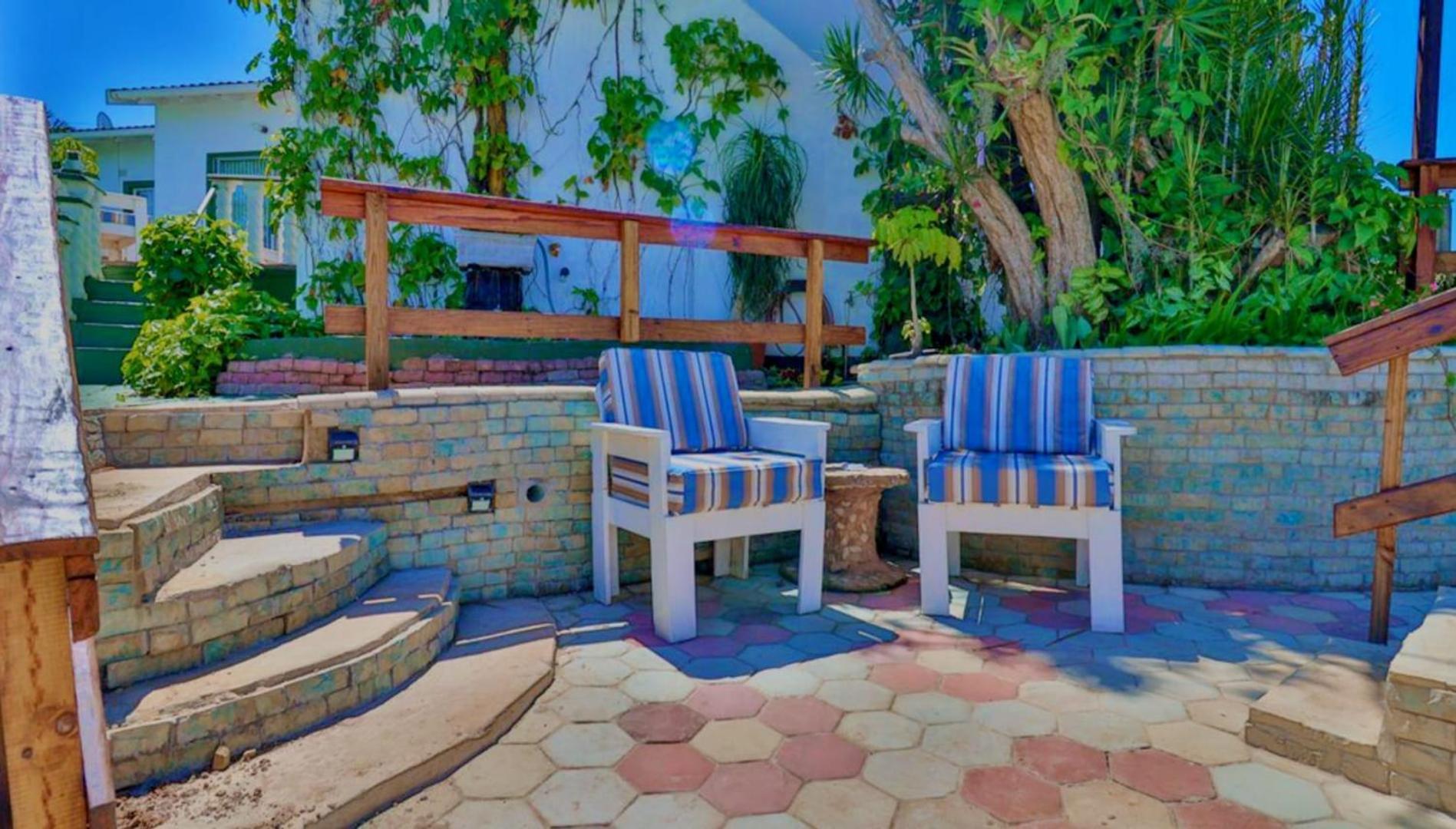Executive Suite - Photo 19