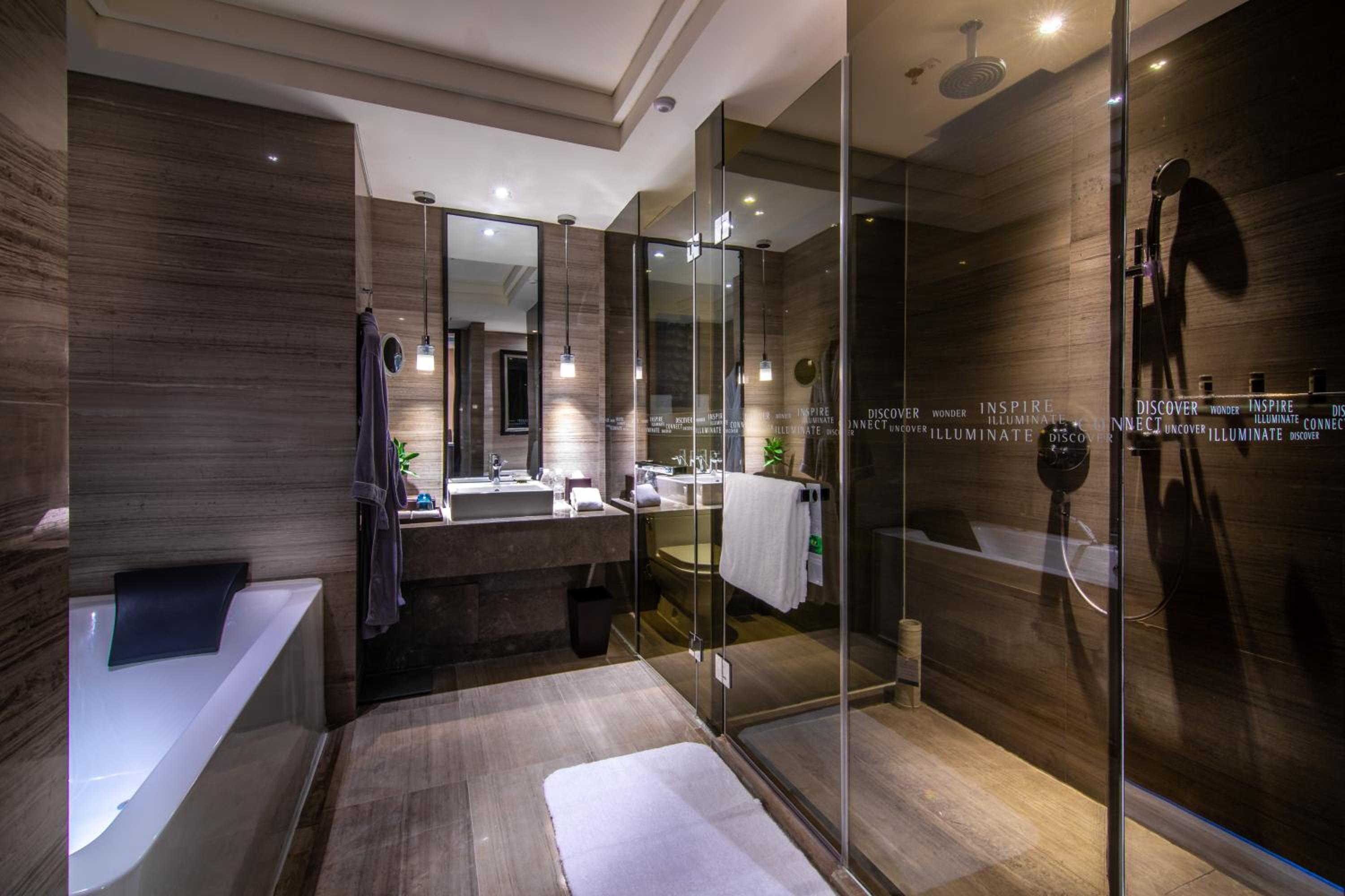 Deluxe Suite photo 3