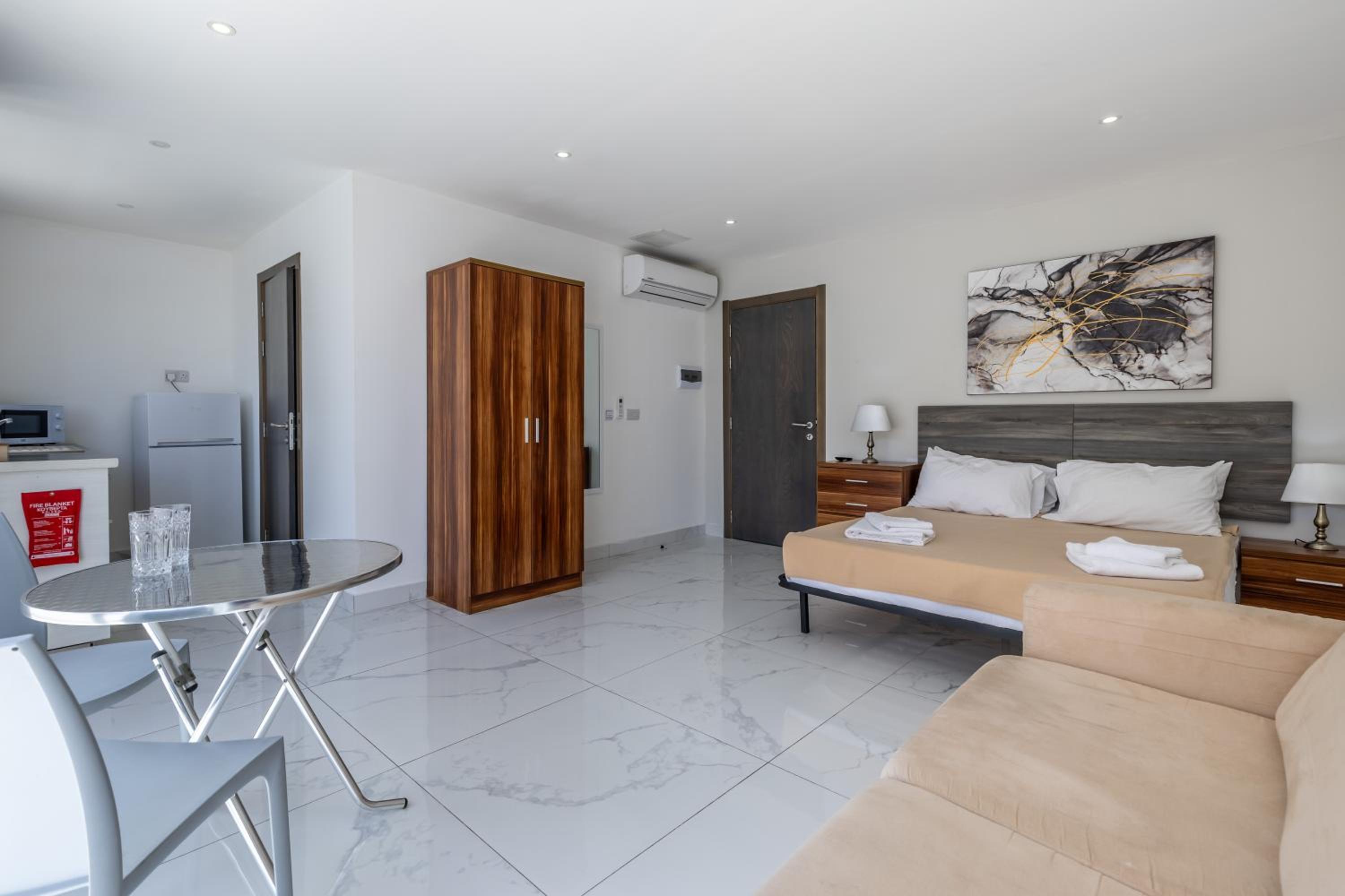 Studio Apartment