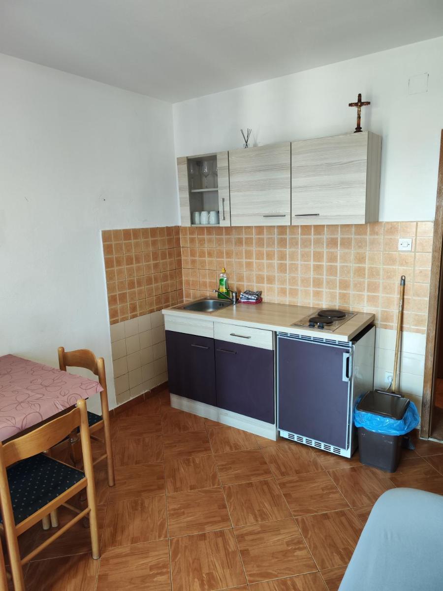 Apartment with Sea View - Photo 4