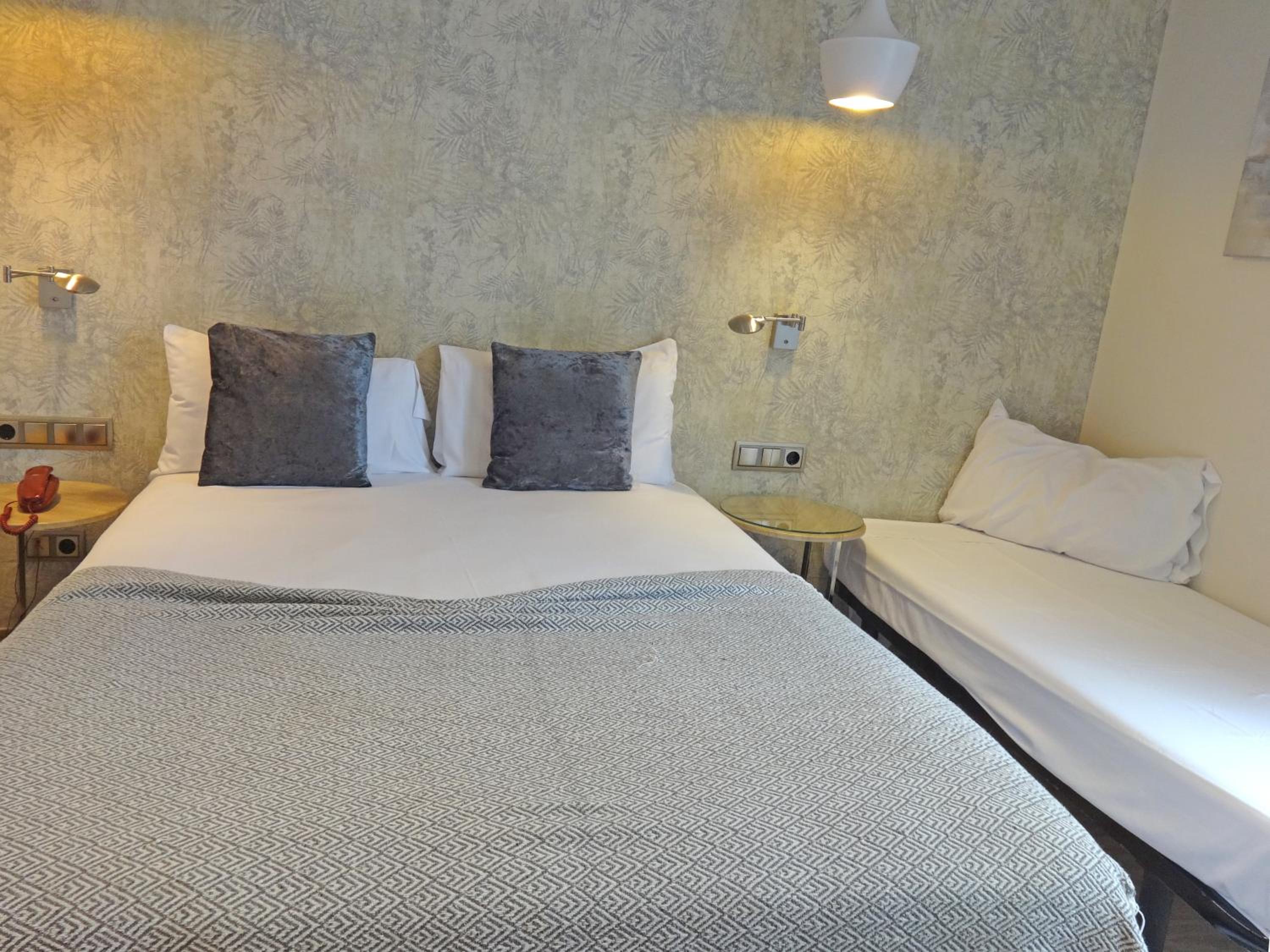 Superior Double Room with Extra Bed photo 3