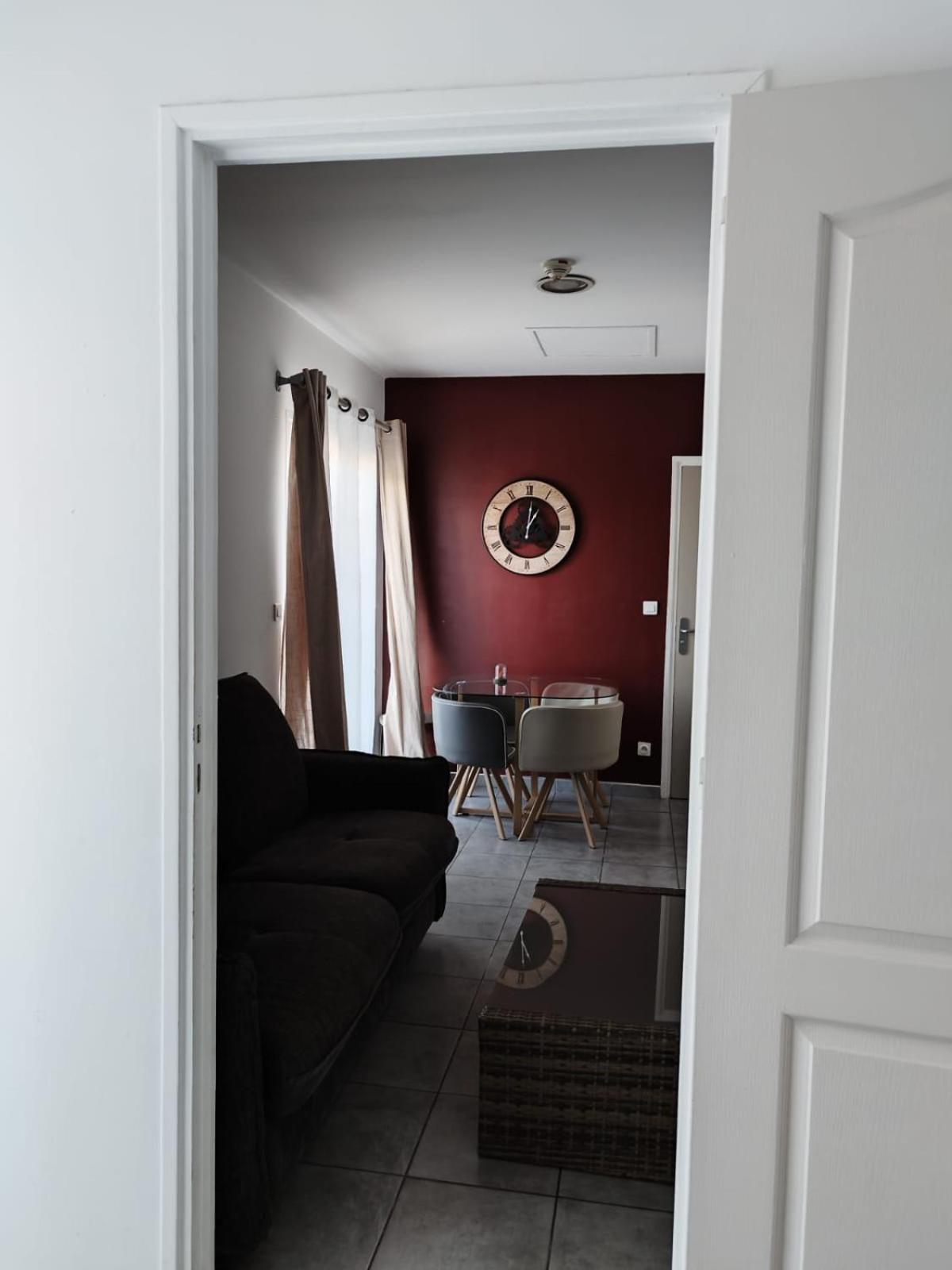 Two-Bedroom Apartment - Photo 3