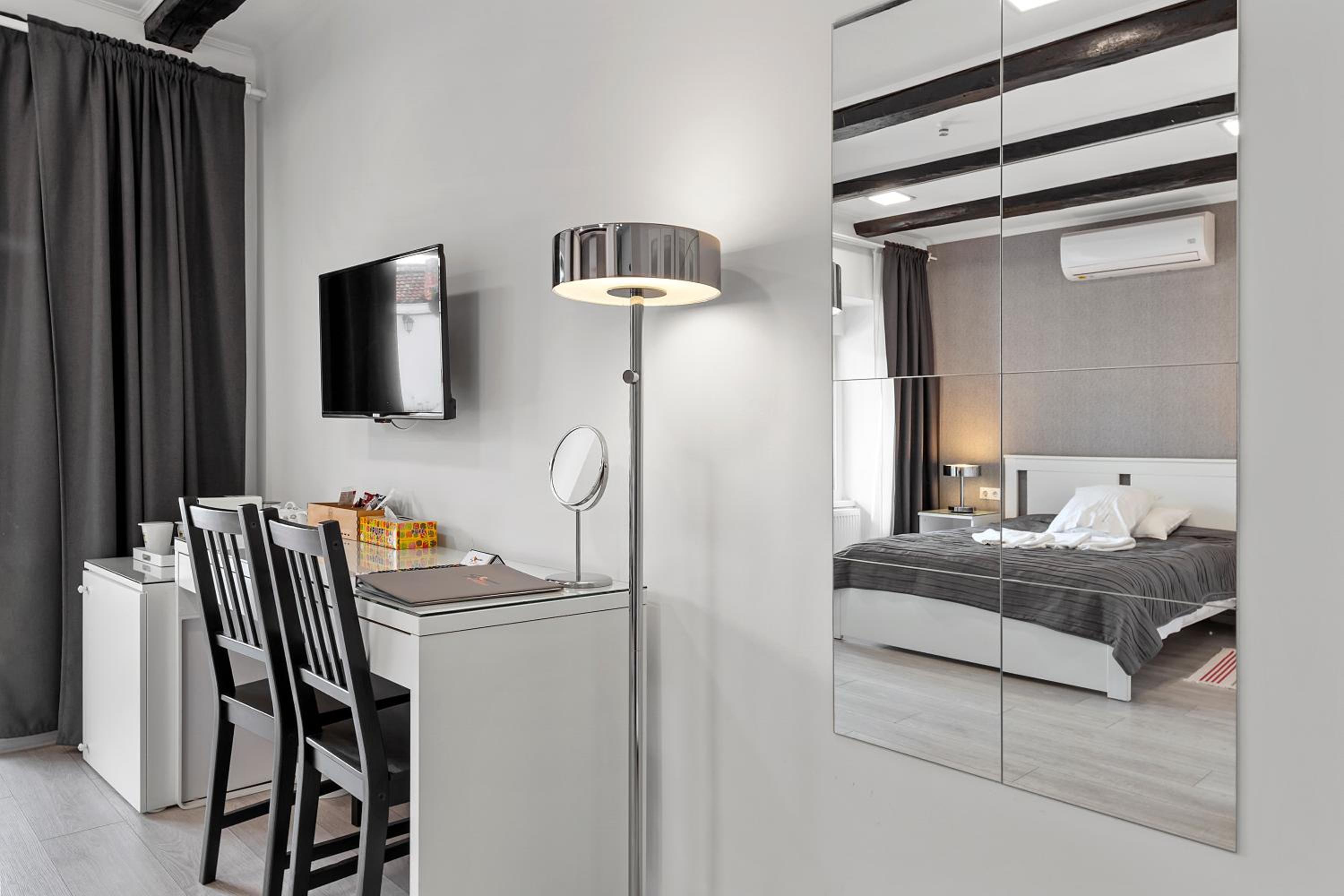 Double Room with Private Bathroom - Photo 1