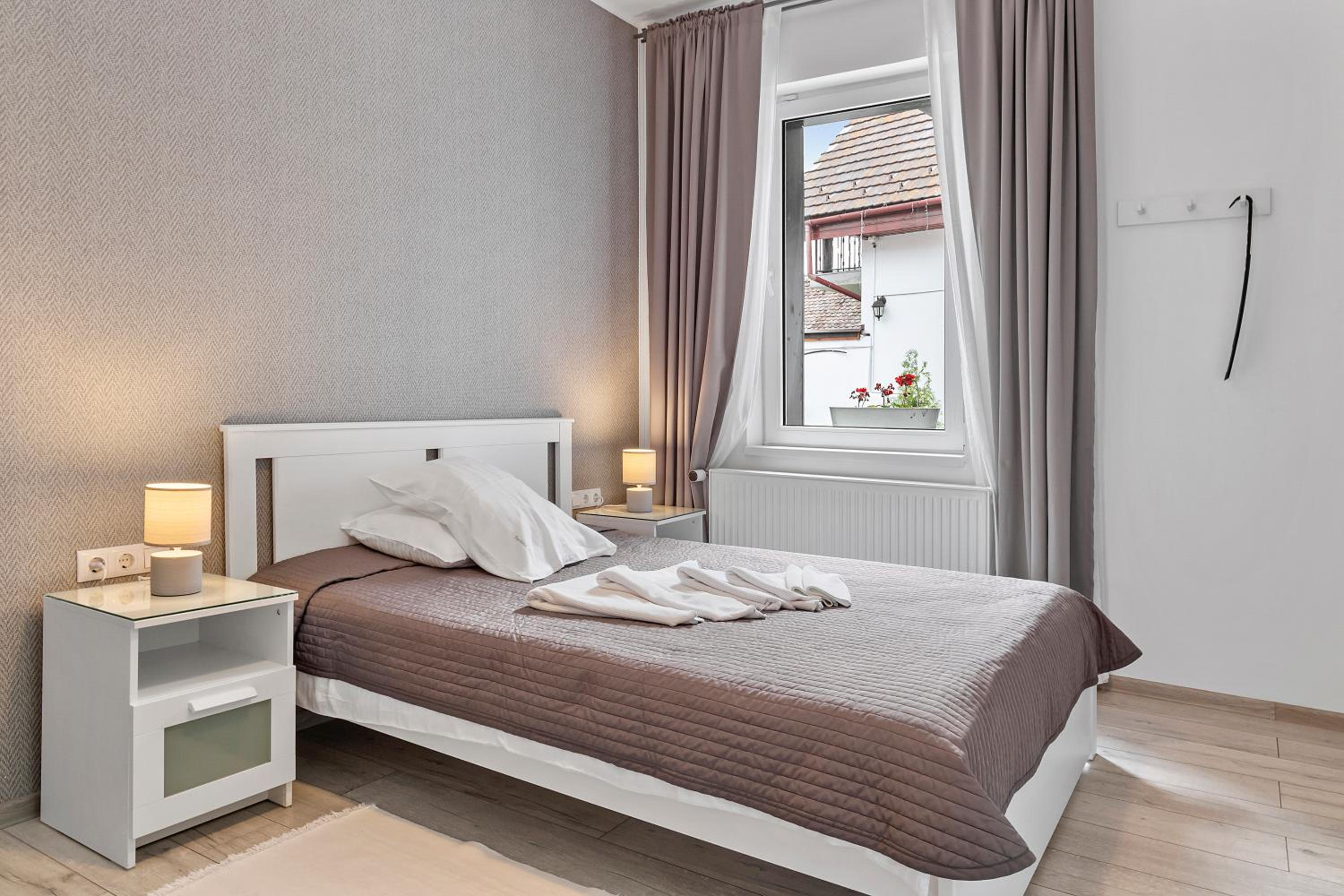 Double Room with Private Bathroom - Photo 17