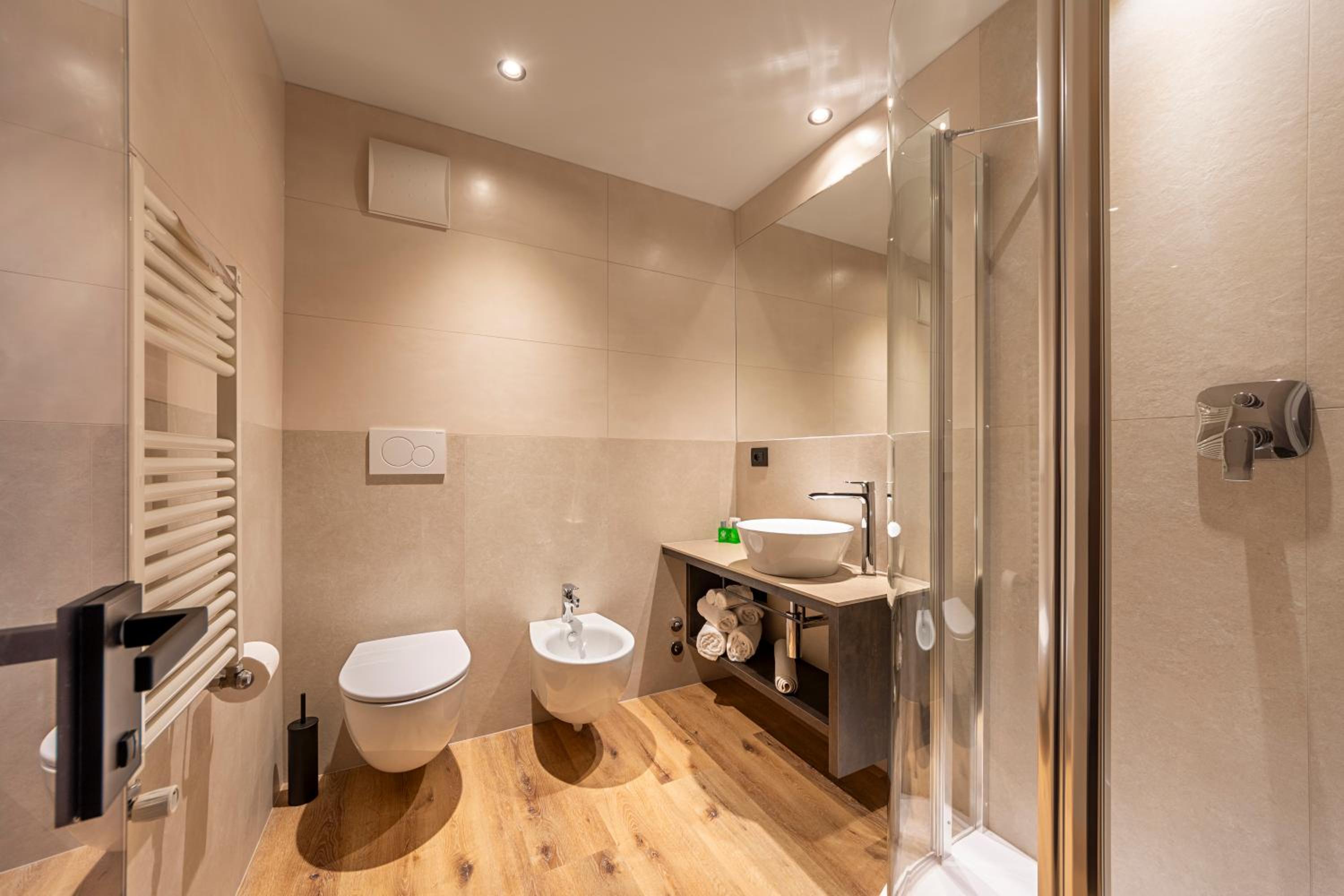 Double or Twin Room - Photo 9
