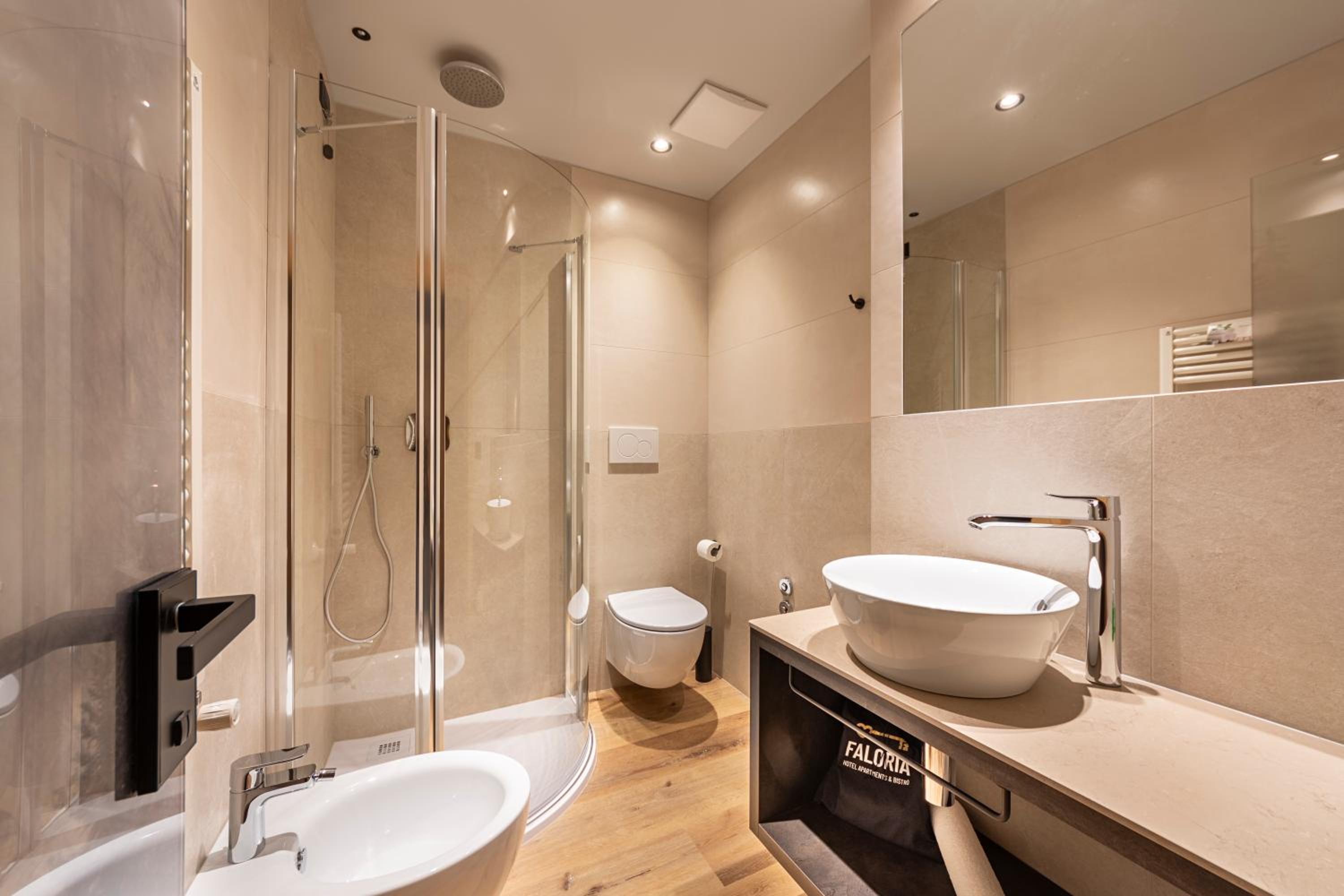 Superior Suite - Photo 12