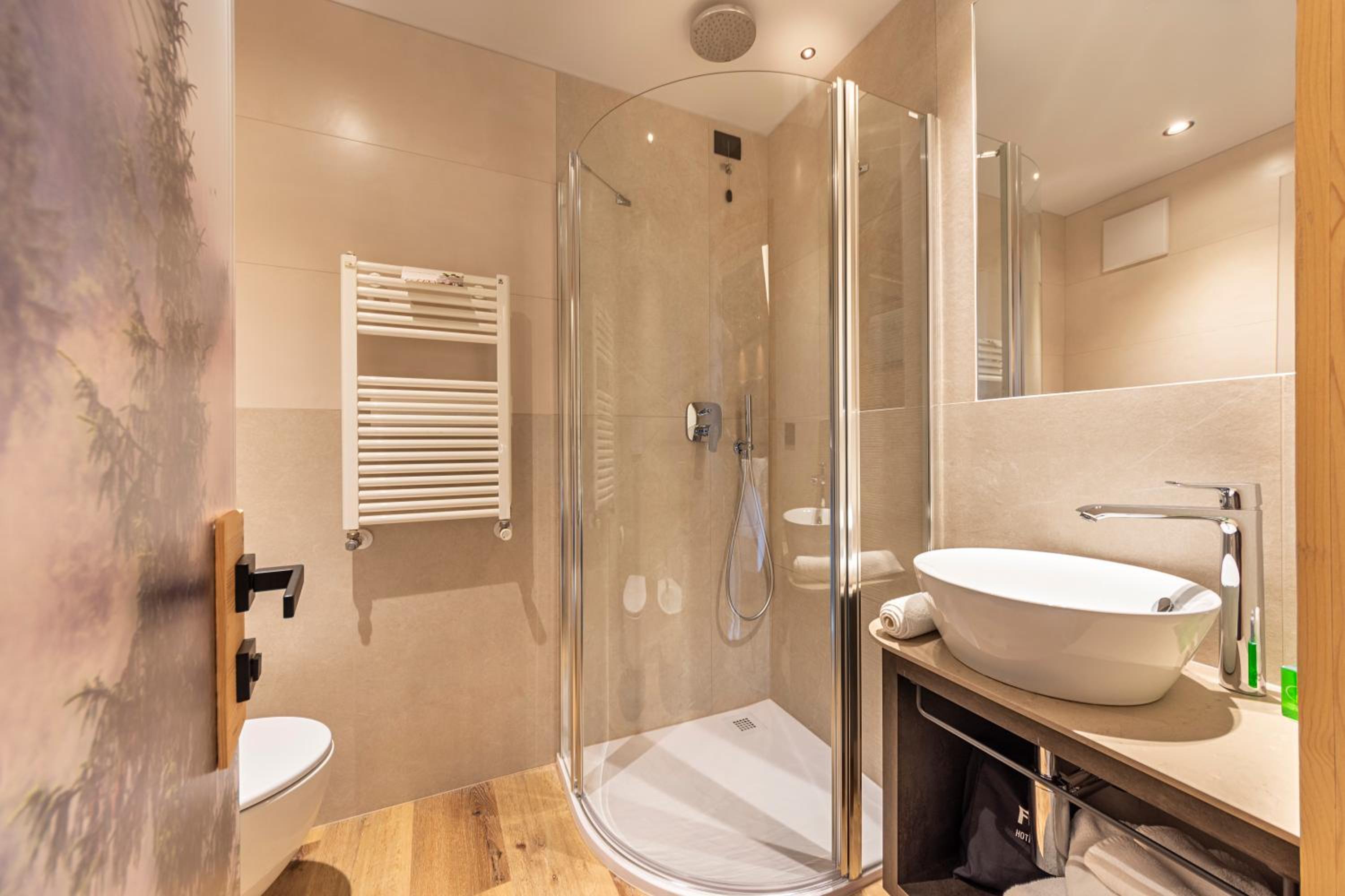 Superior Suite - Photo 17