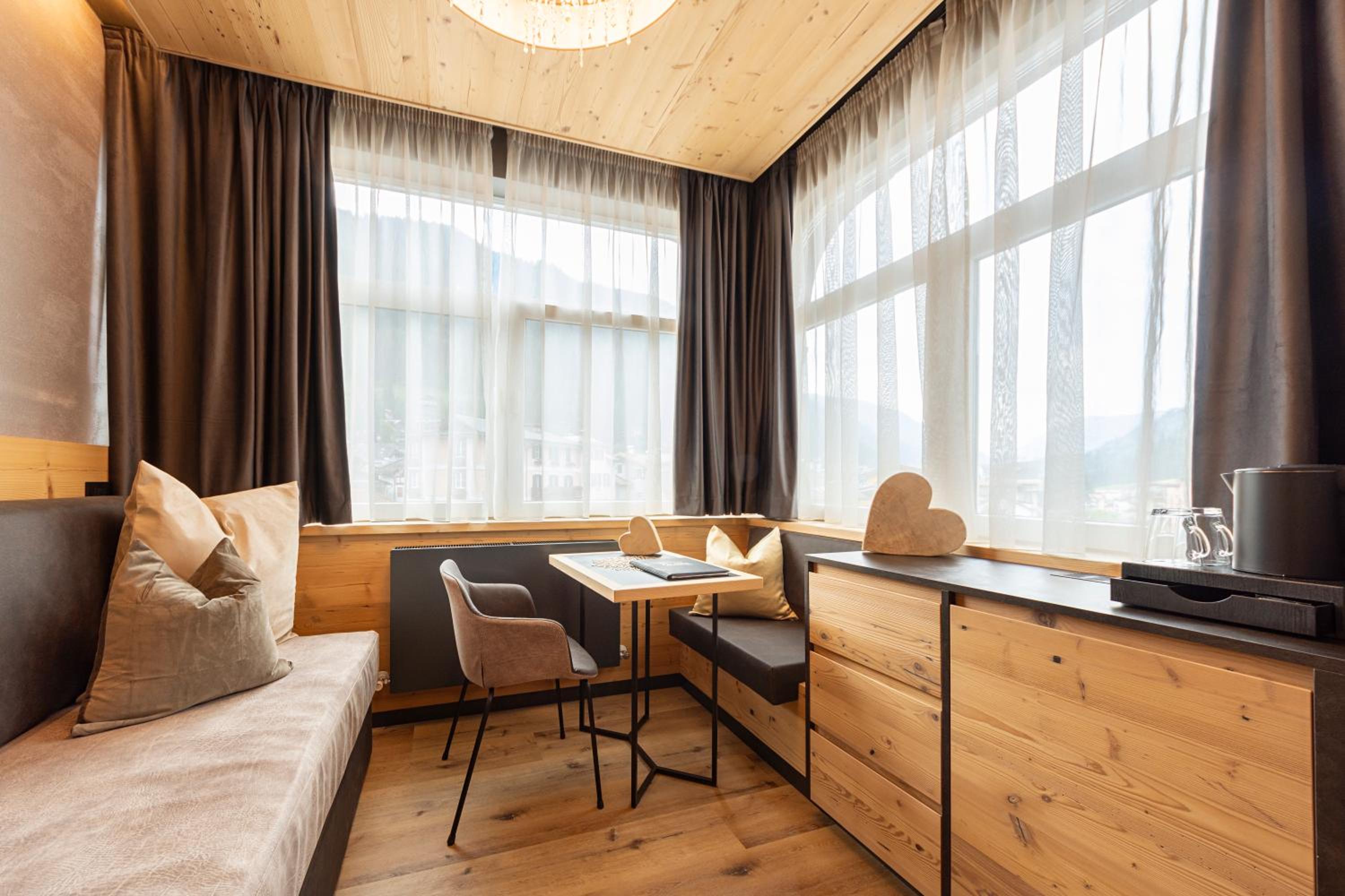 Superior Suite - Photo 10